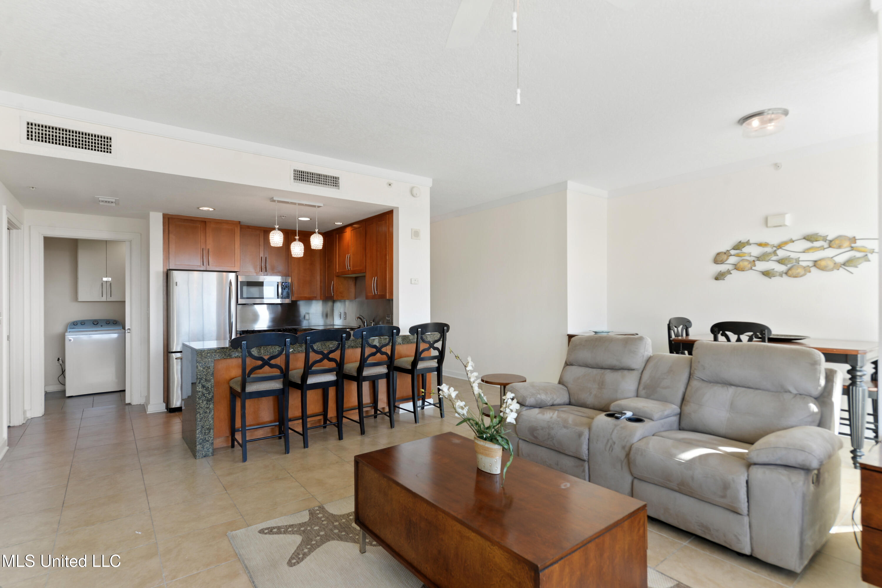 2060 Beach Boulevard Property Photo 6