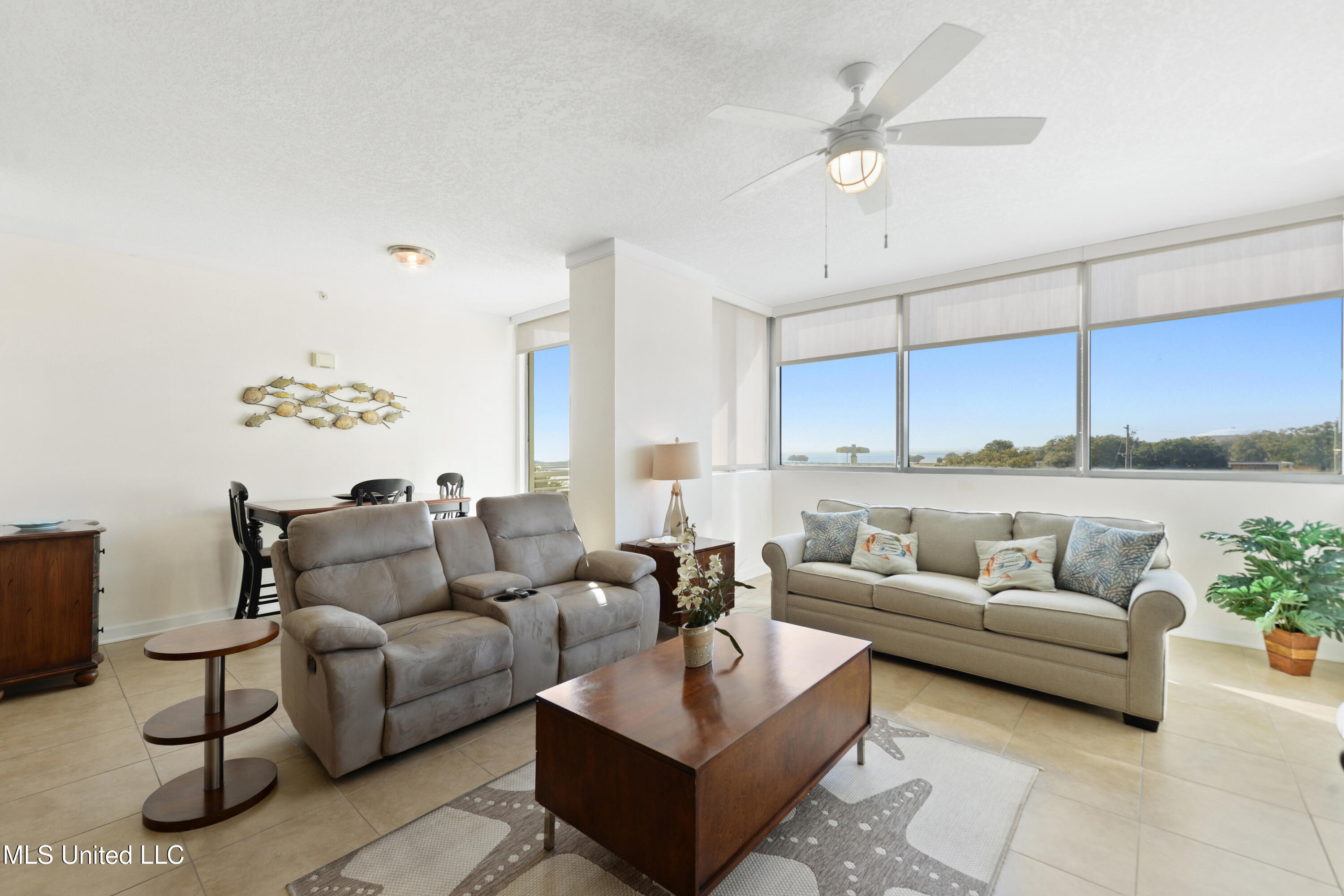 2060 Beach Boulevard Property Photo 7