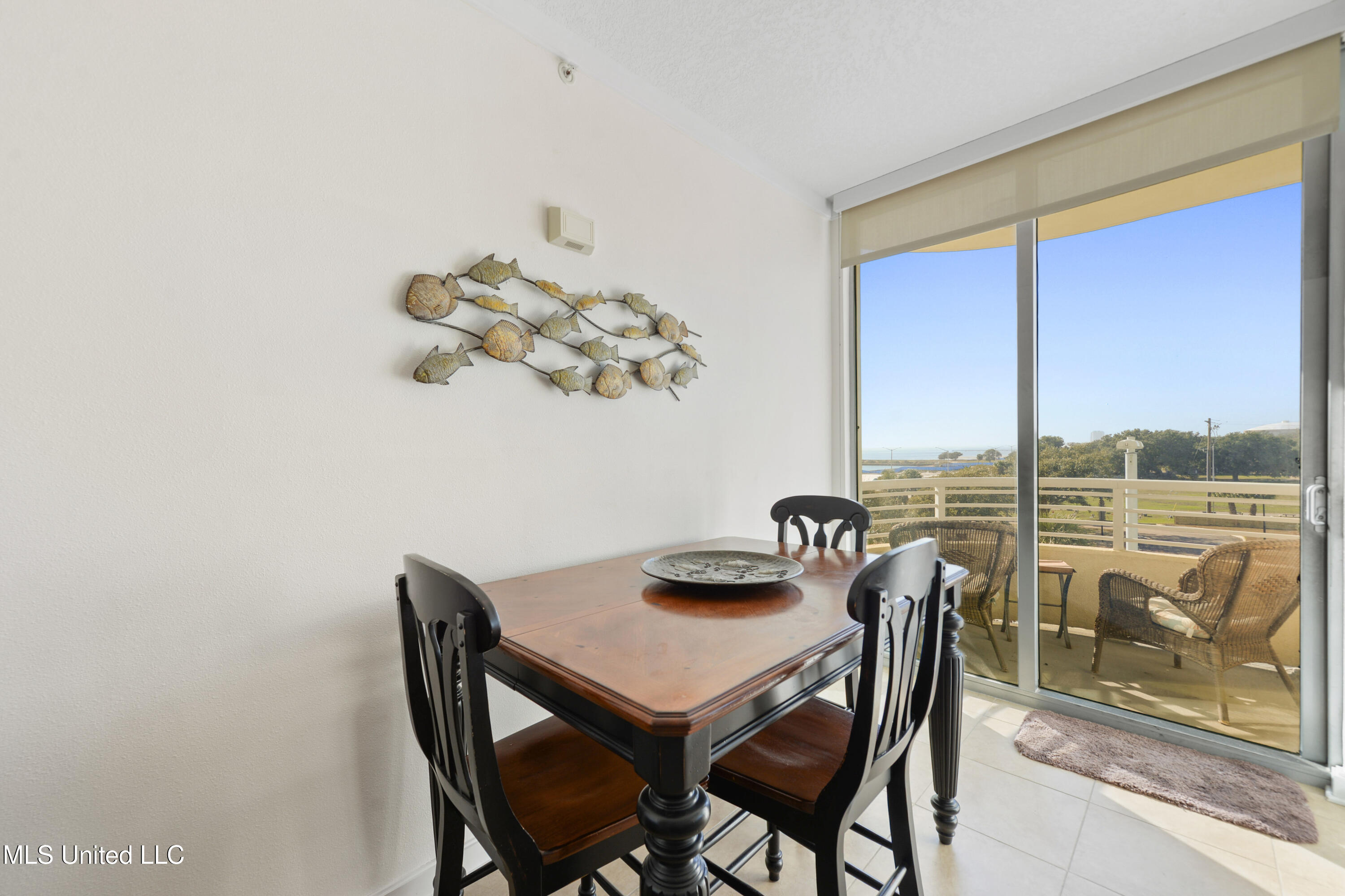2060 Beach Boulevard Property Photo 9