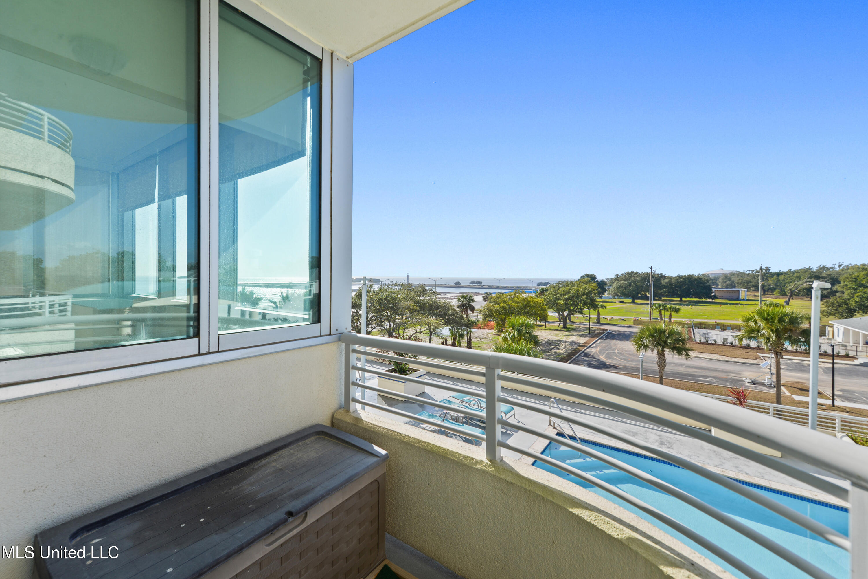 2060 Beach Boulevard Property Photo 10
