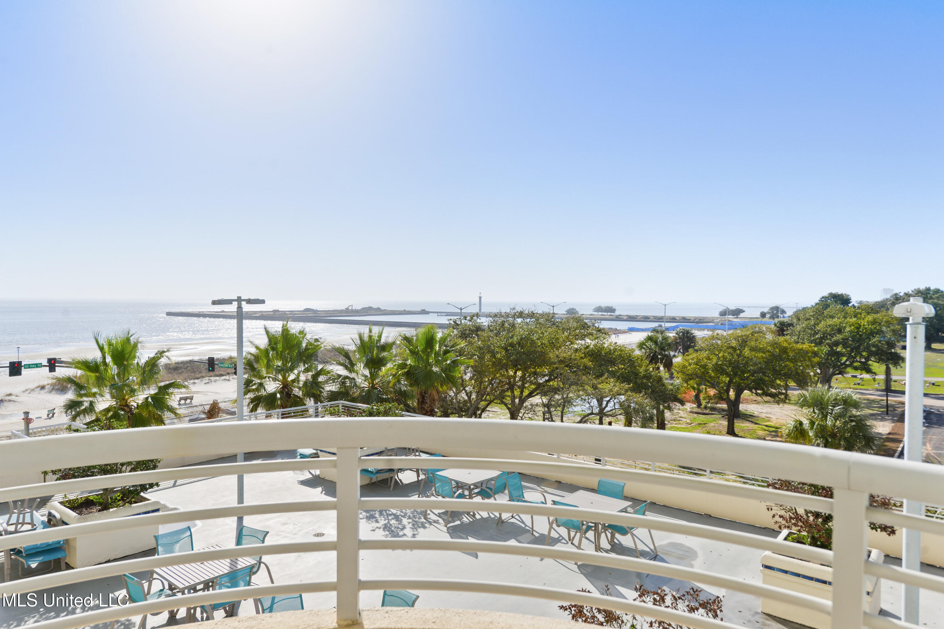 2060 Beach Boulevard Property Photo 11