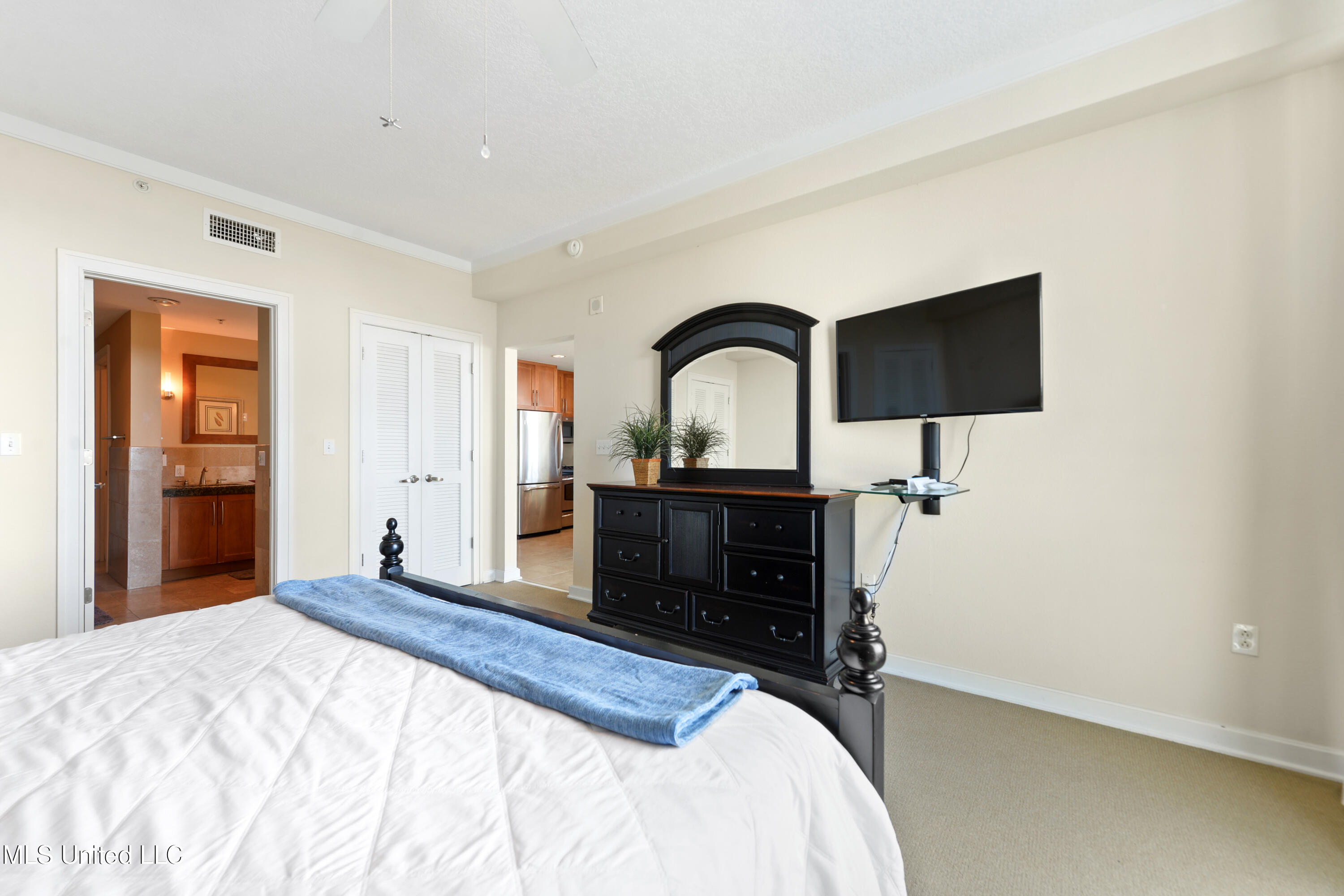 2060 Beach Boulevard Property Photo 13