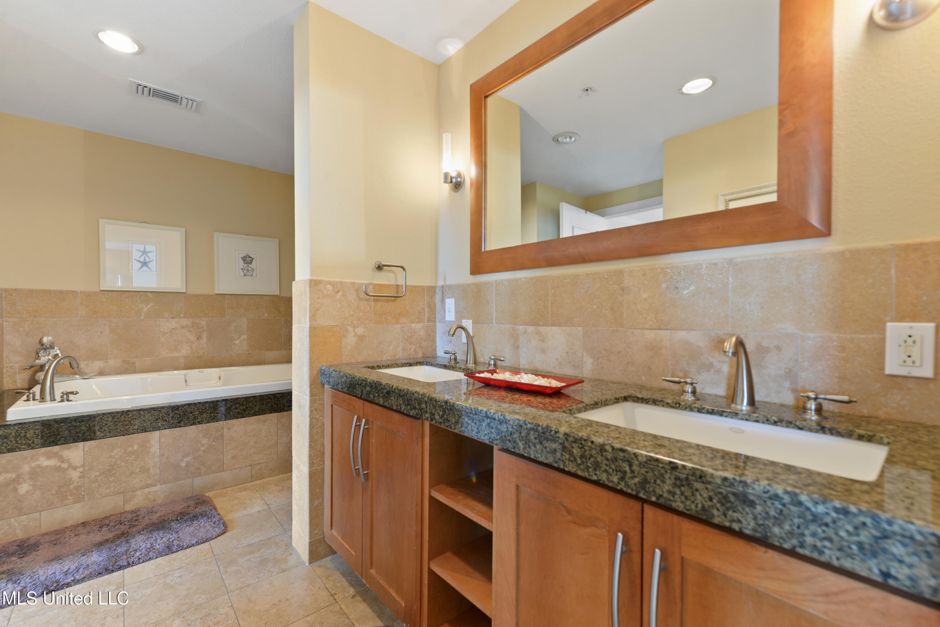 2060 Beach Boulevard Property Photo 14