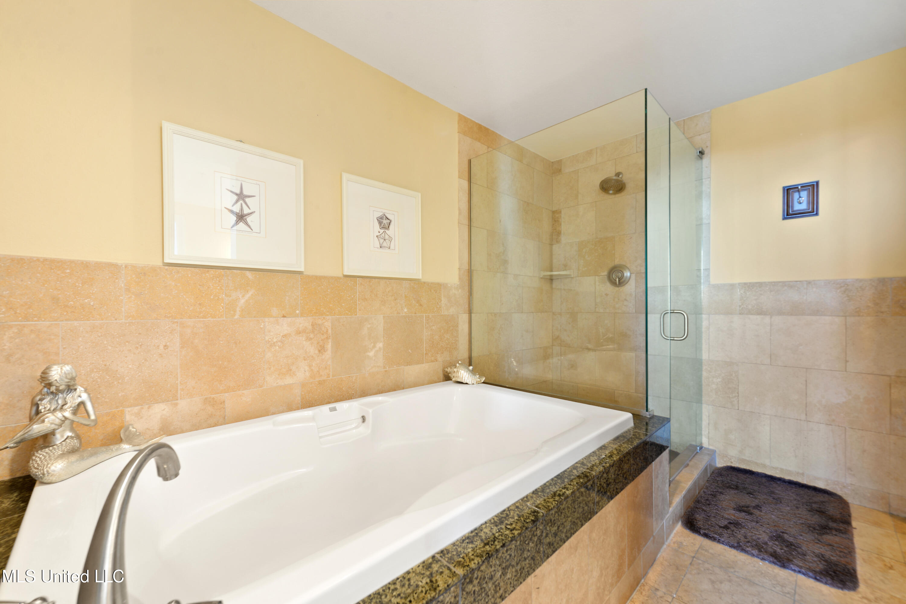 2060 Beach Boulevard Property Photo 15