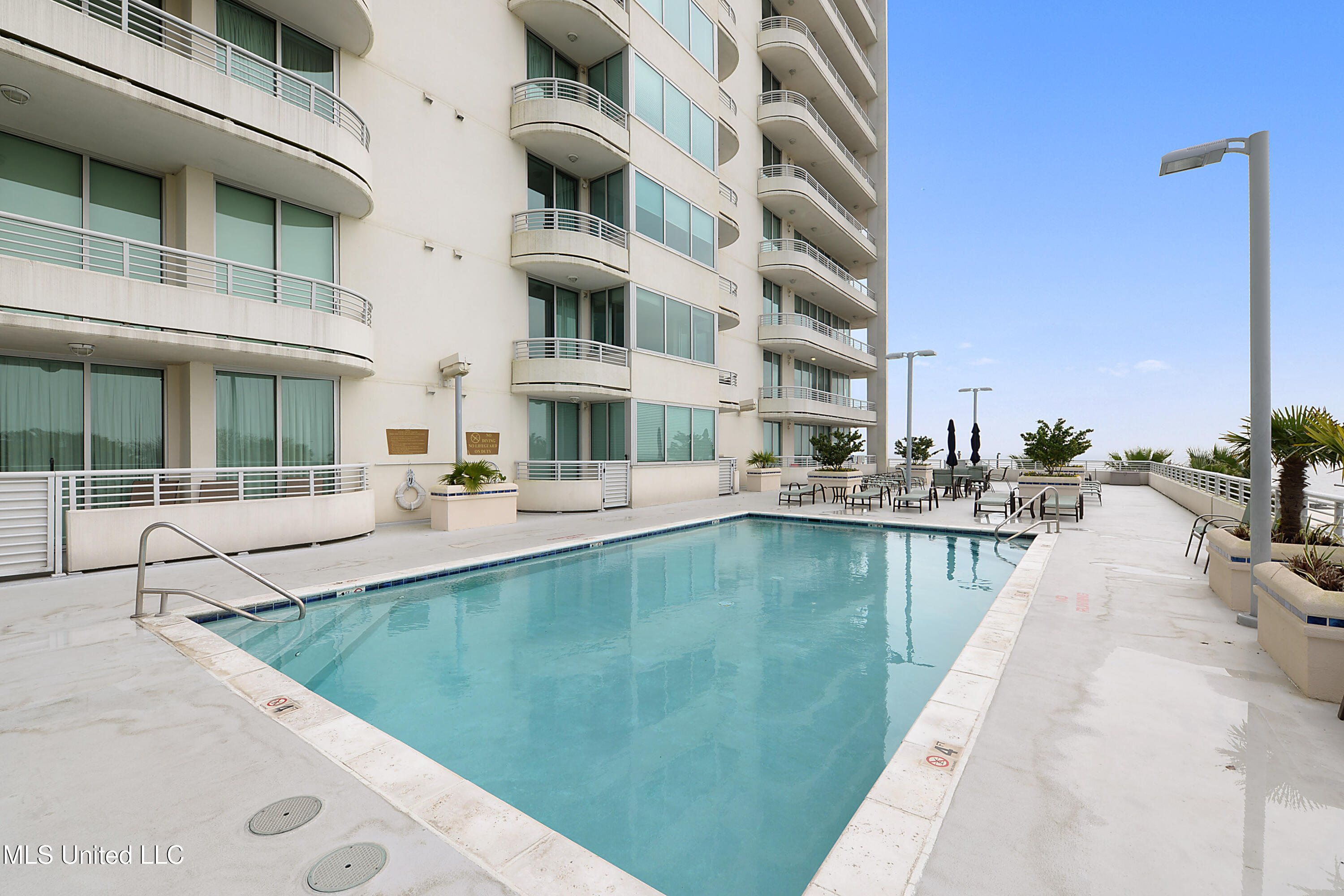 2060 Beach Boulevard Property Photo 17