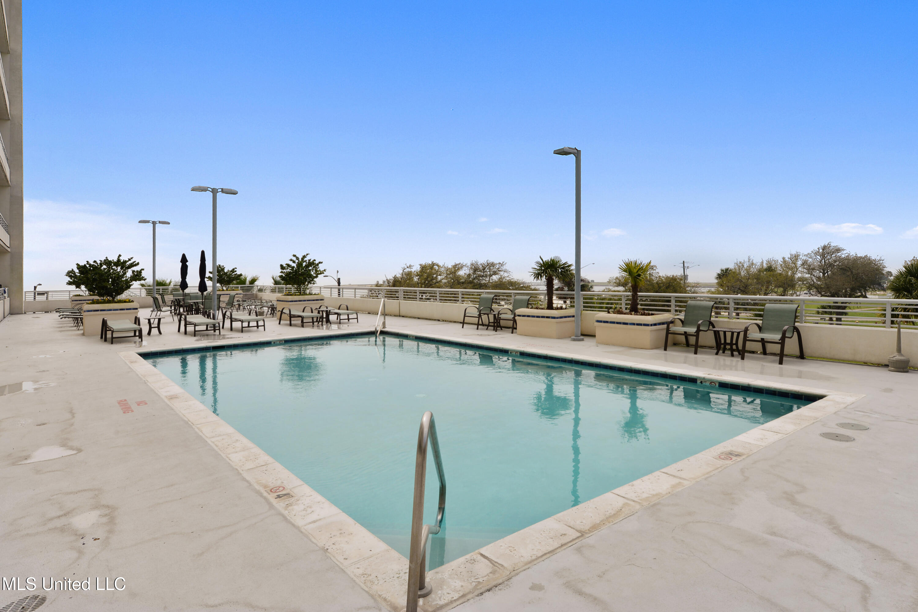 2060 Beach Boulevard Property Photo 18