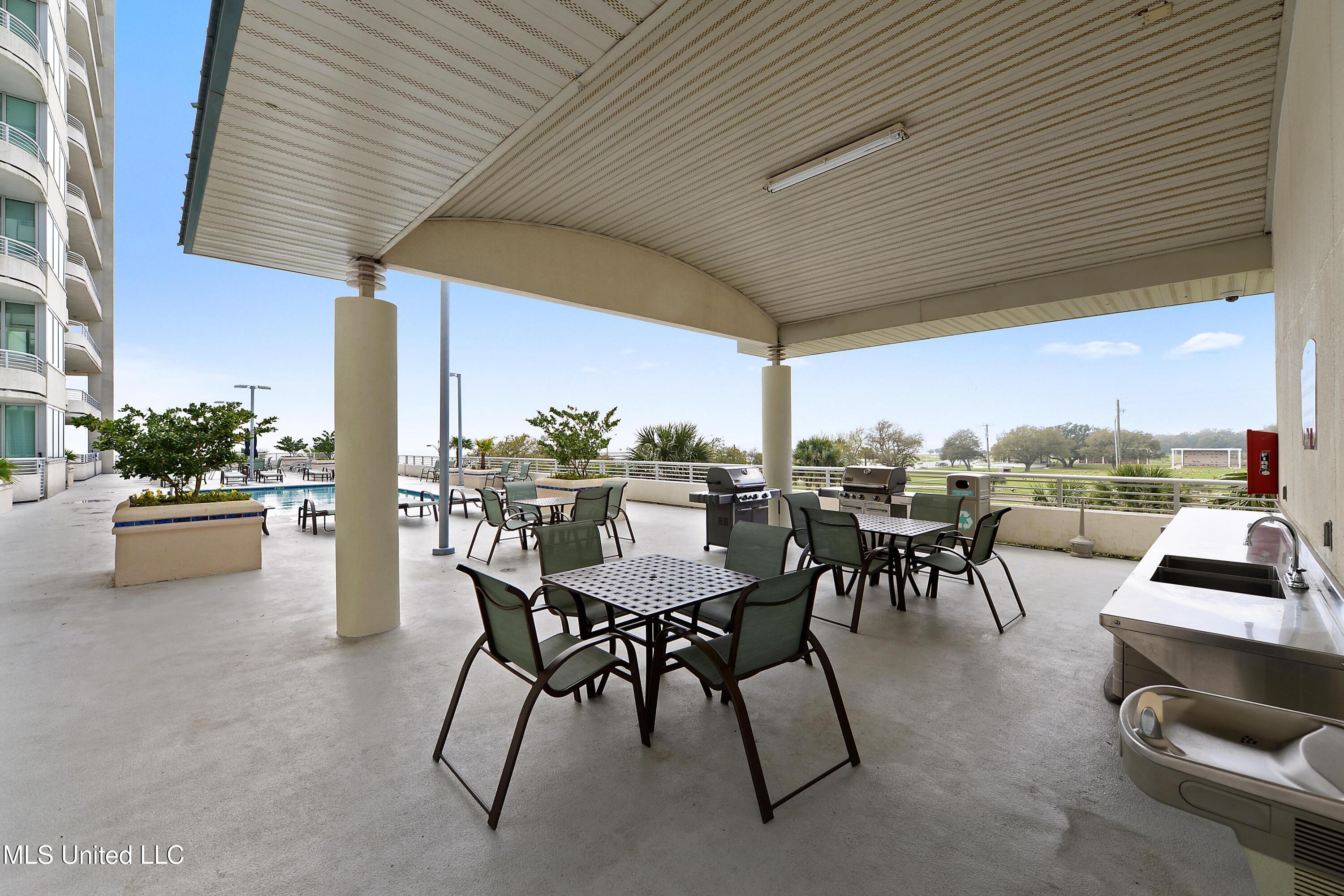 2060 Beach Boulevard Property Photo 21