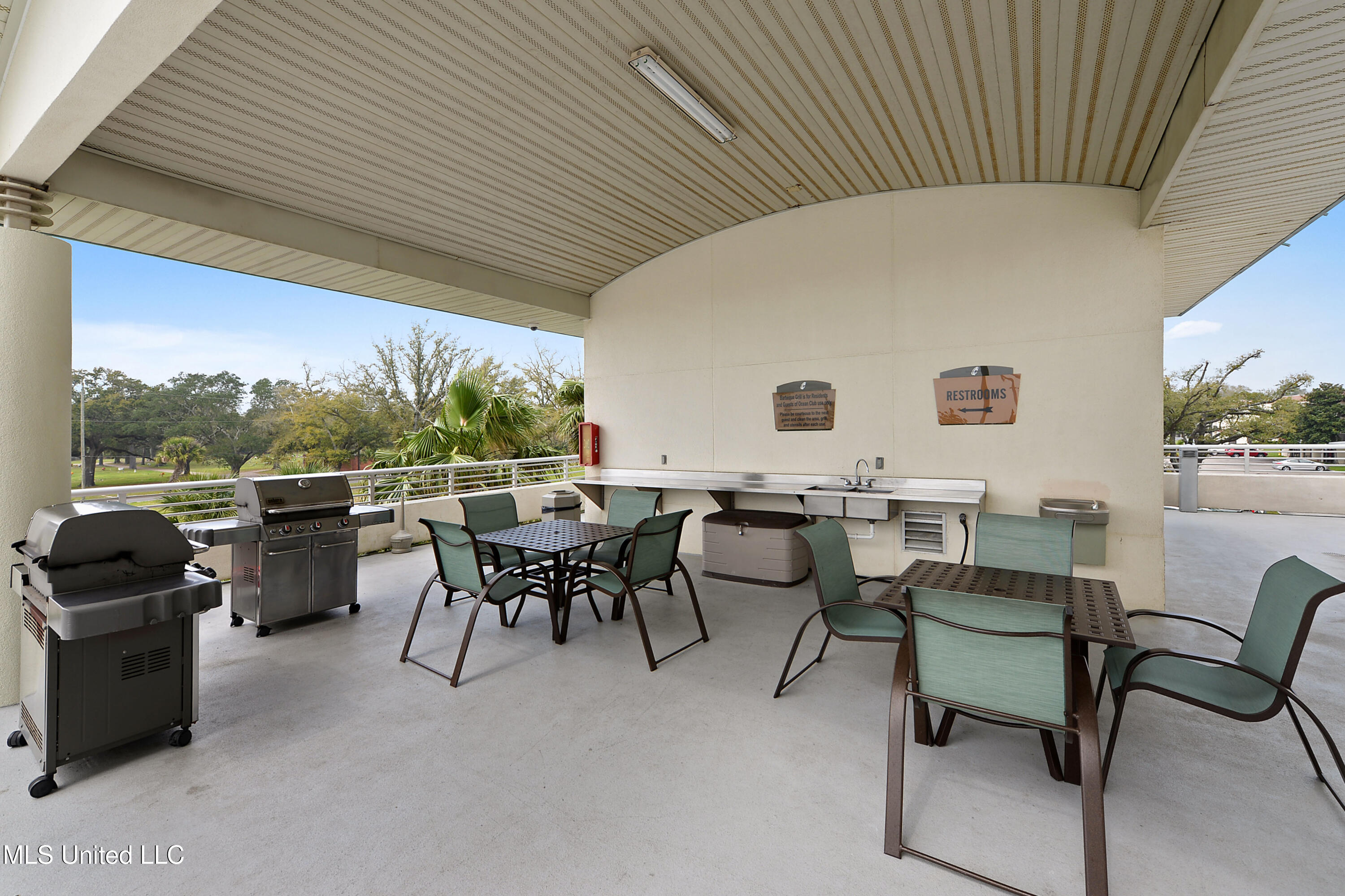 2060 Beach Boulevard Property Photo 22
