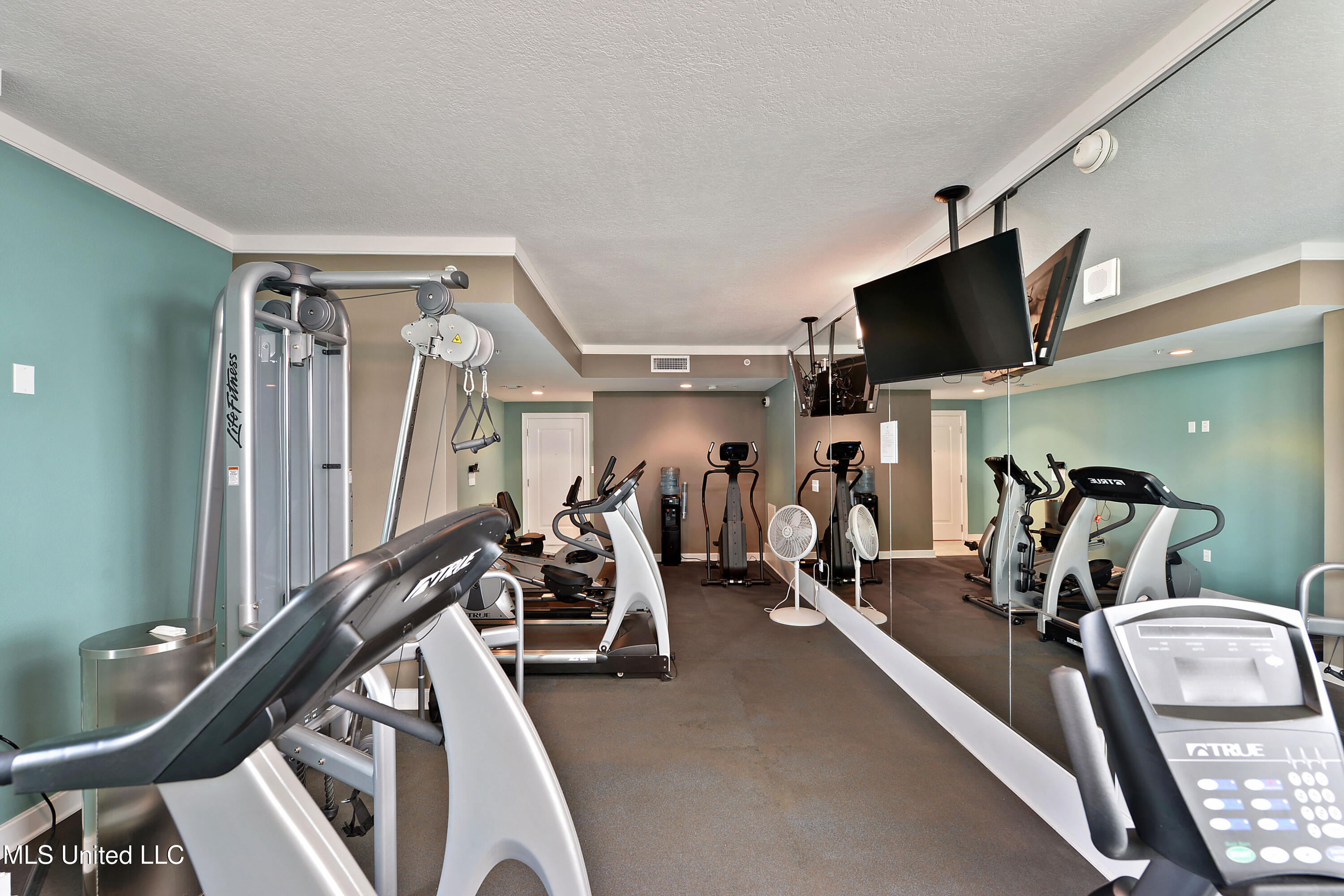 2060 Beach Boulevard Property Photo 24