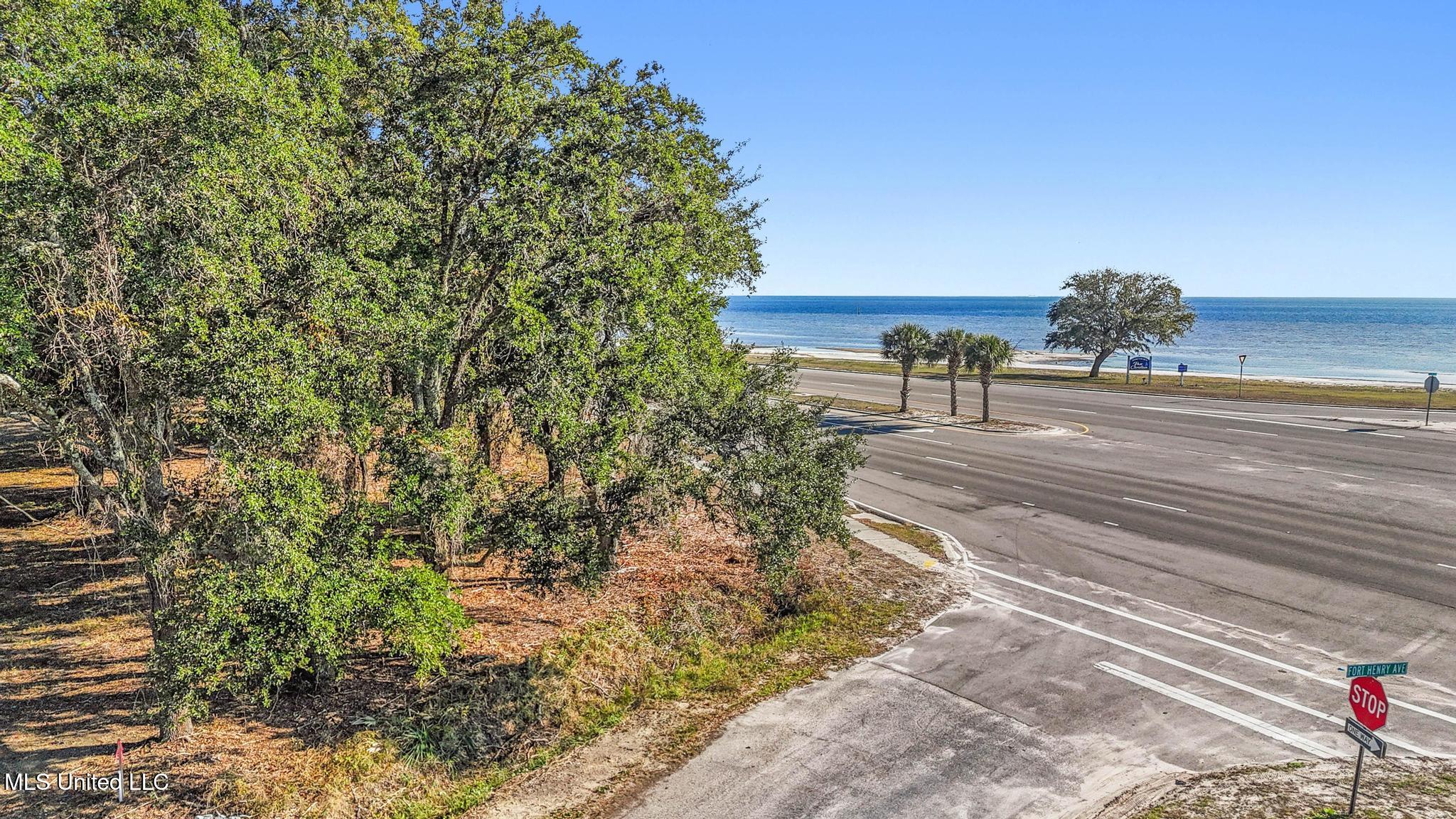 124 W Beach Boulevard Property Photo 9