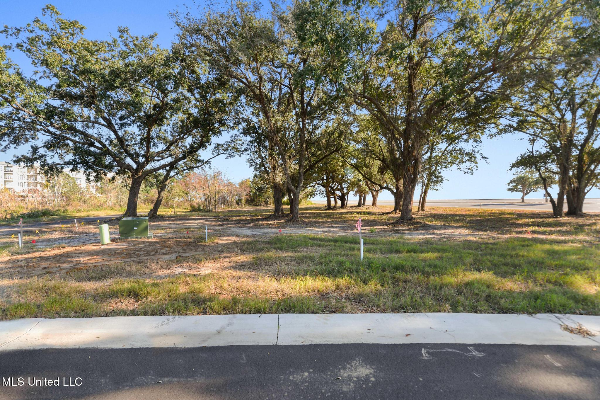 126 W Beach Boulevard Property Photo 8
