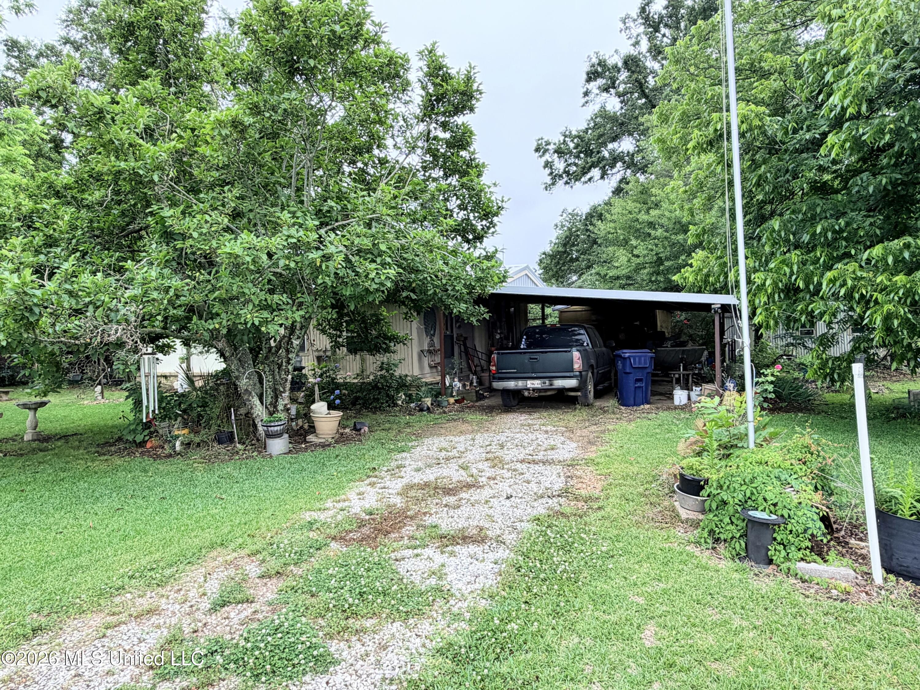 979 E Bear Lake Road Property Photo 3