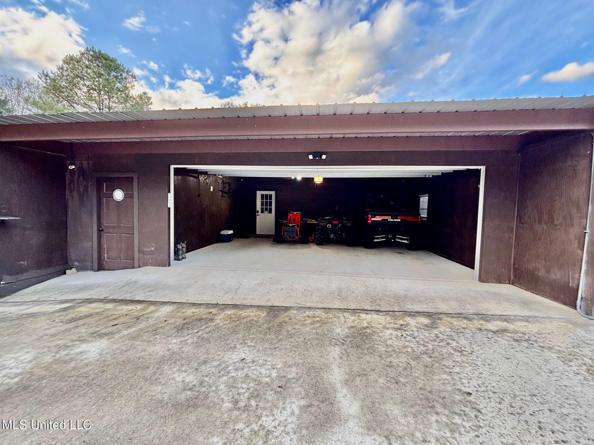 1614 Hwy 583 Property Photo 3