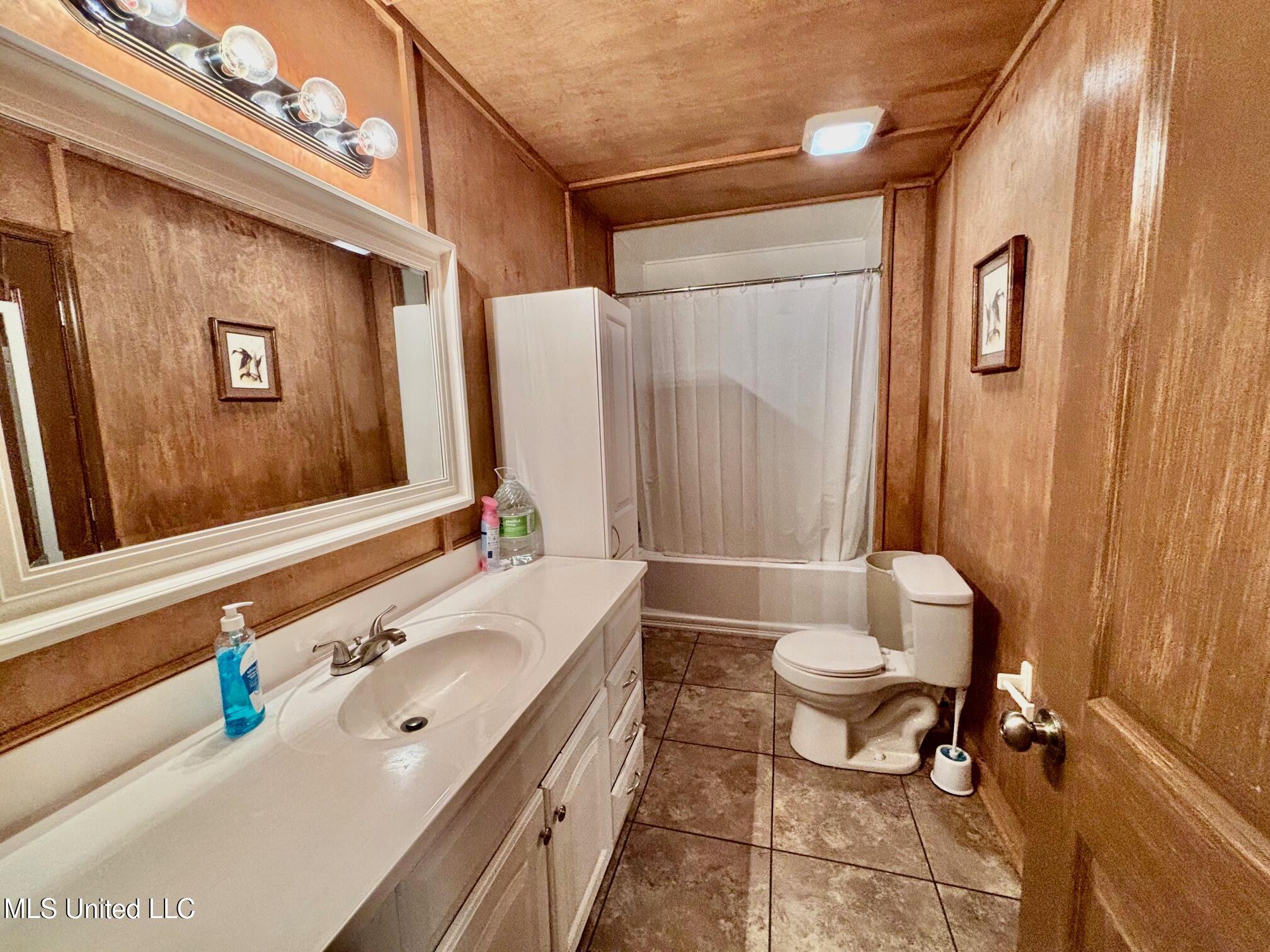 1614 Hwy 583 Property Photo 8