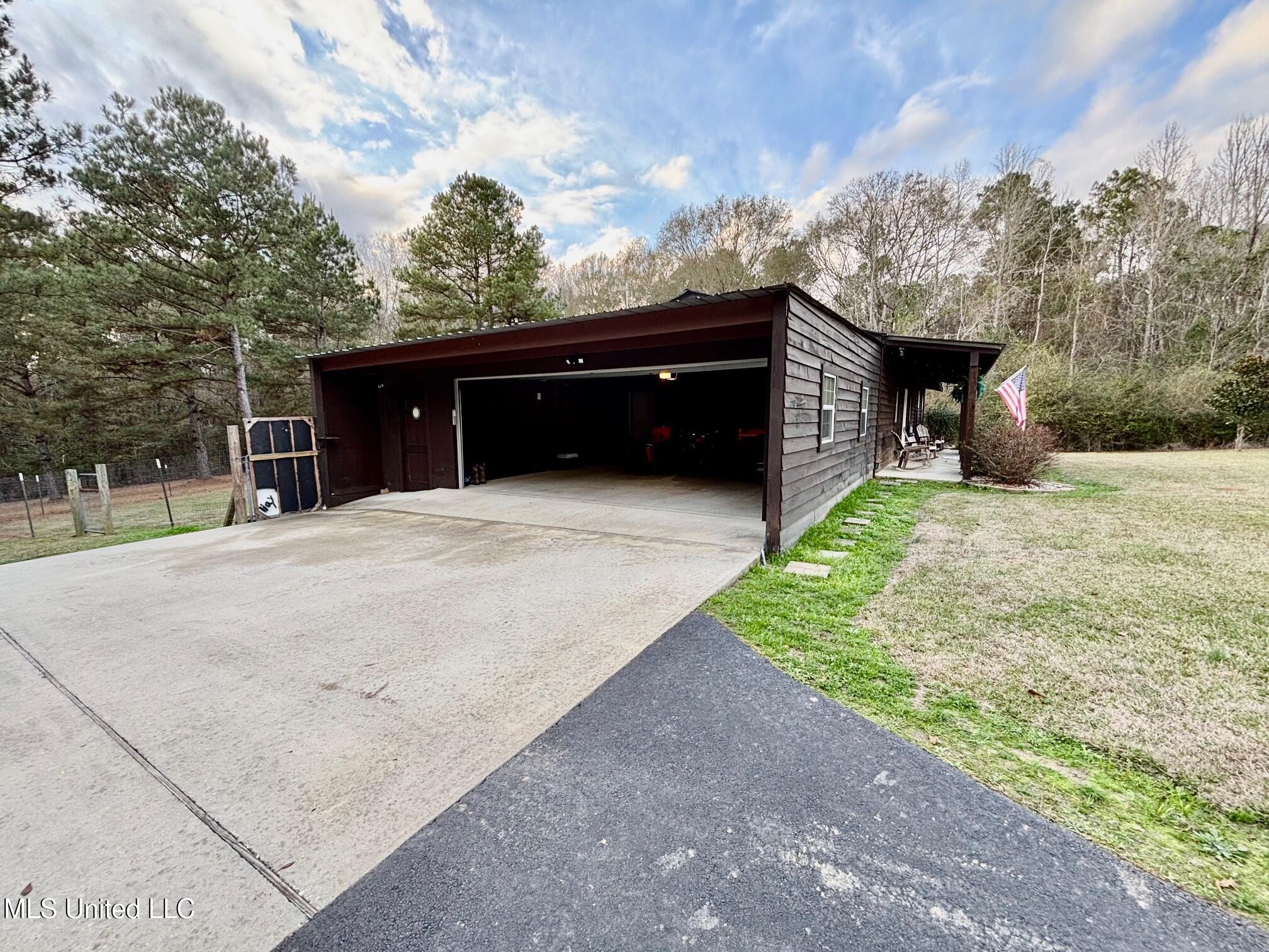 1614 Hwy 583 Property Photo 20