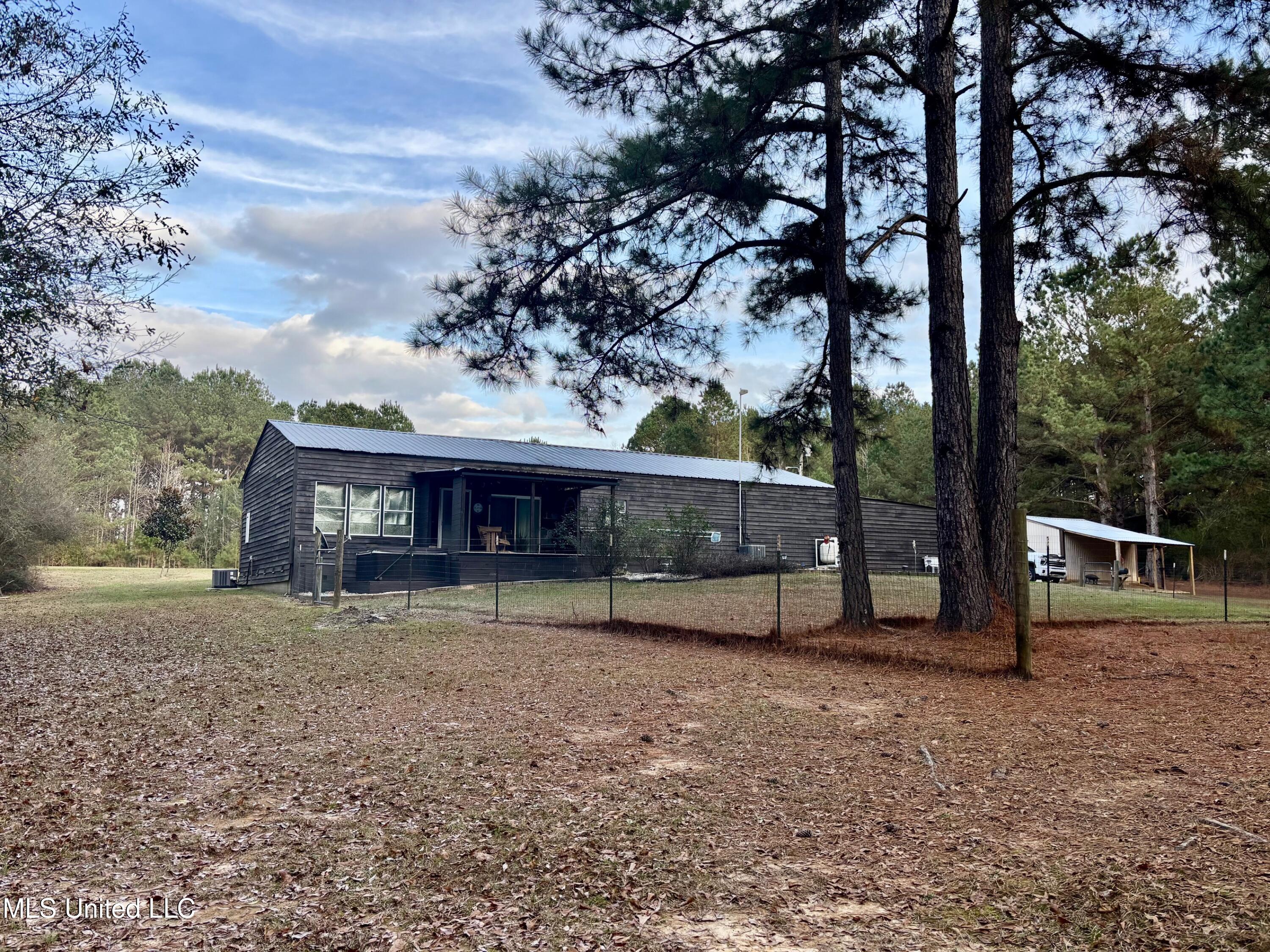 1614 Hwy 583 Property Photo 24