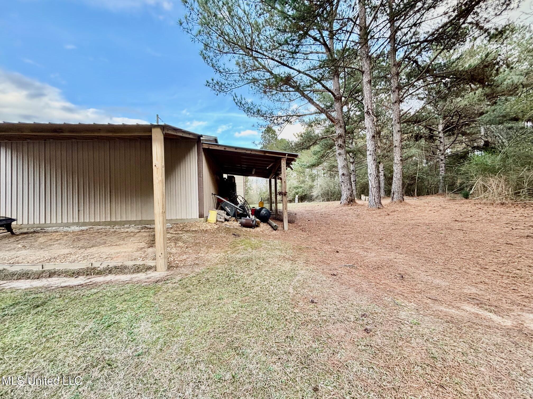 1614 Hwy 583 Property Photo 25