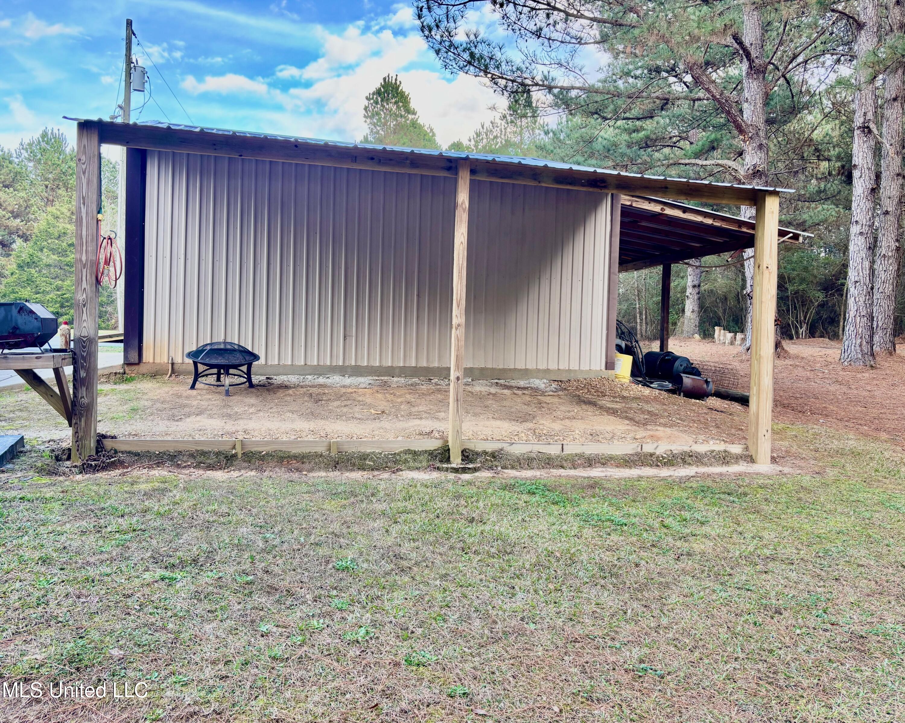 1614 Hwy 583 Property Photo 26