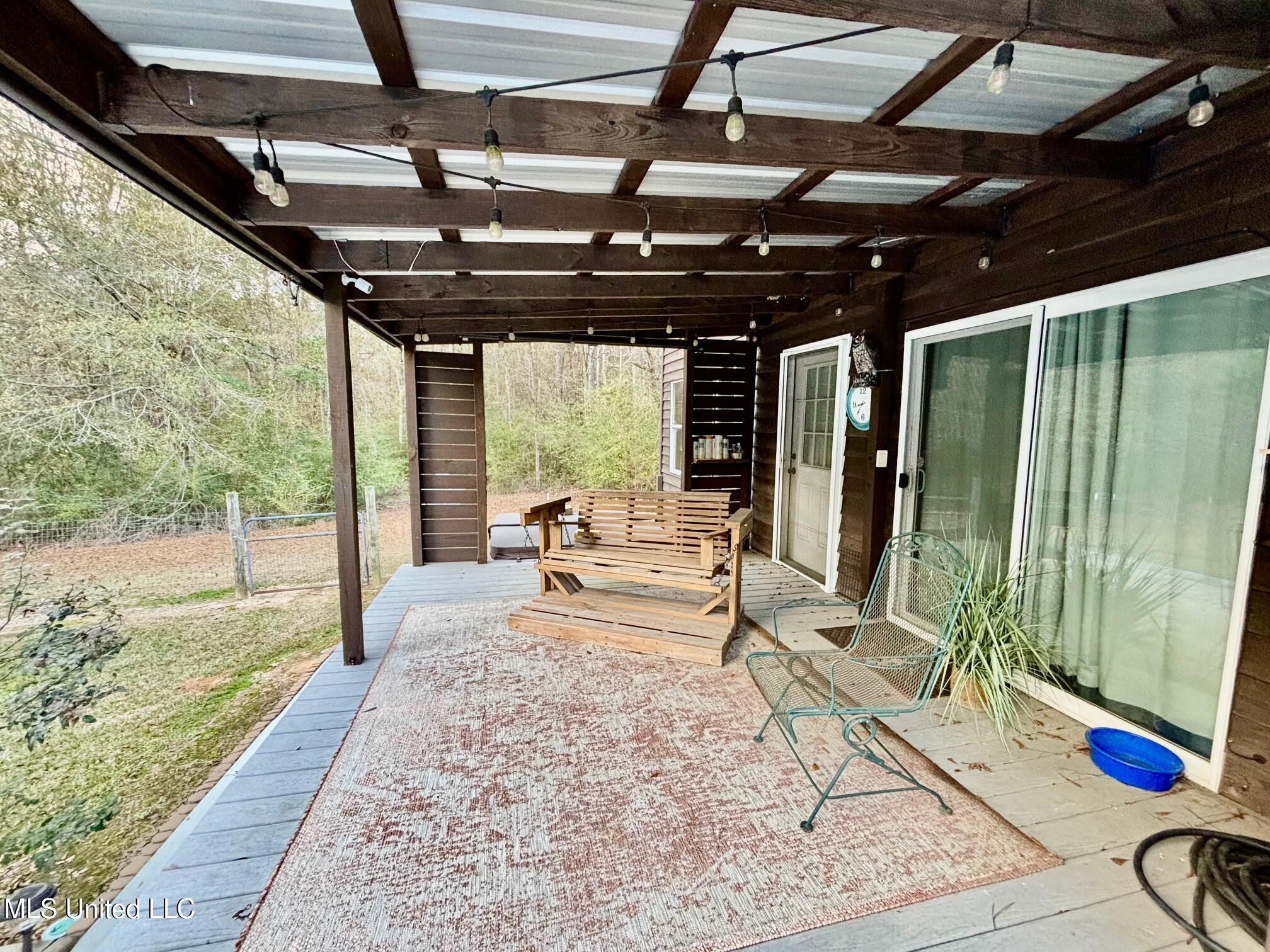 1614 Hwy 583 Property Photo 32