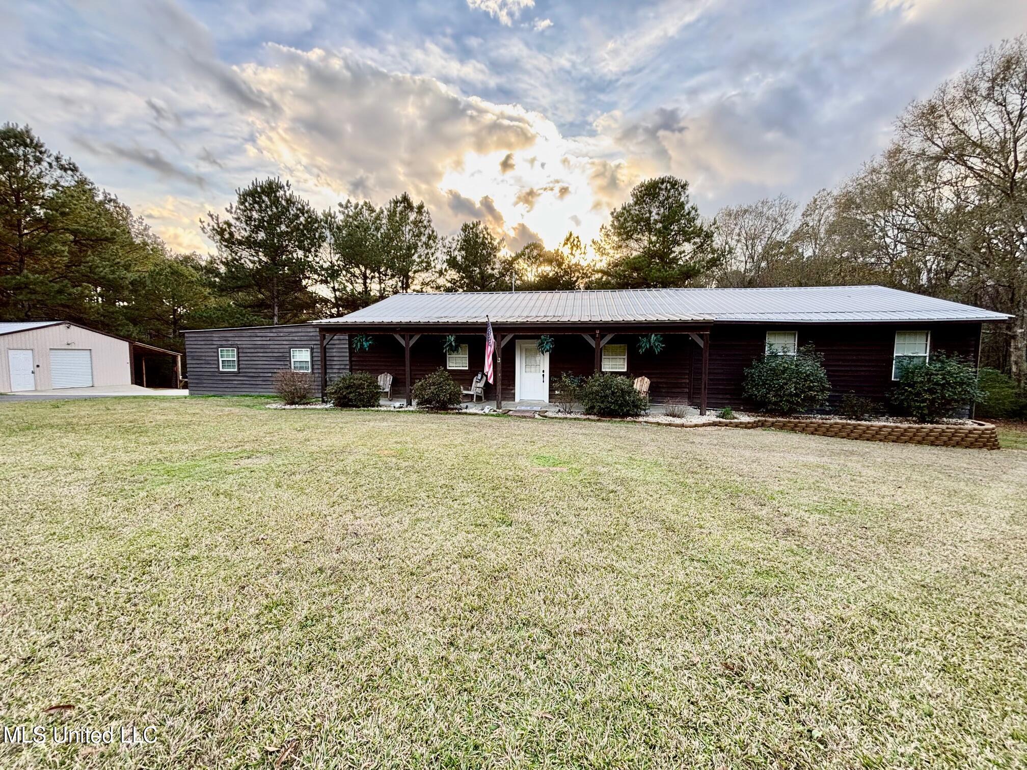1614 Hwy 583 Property Photo 36