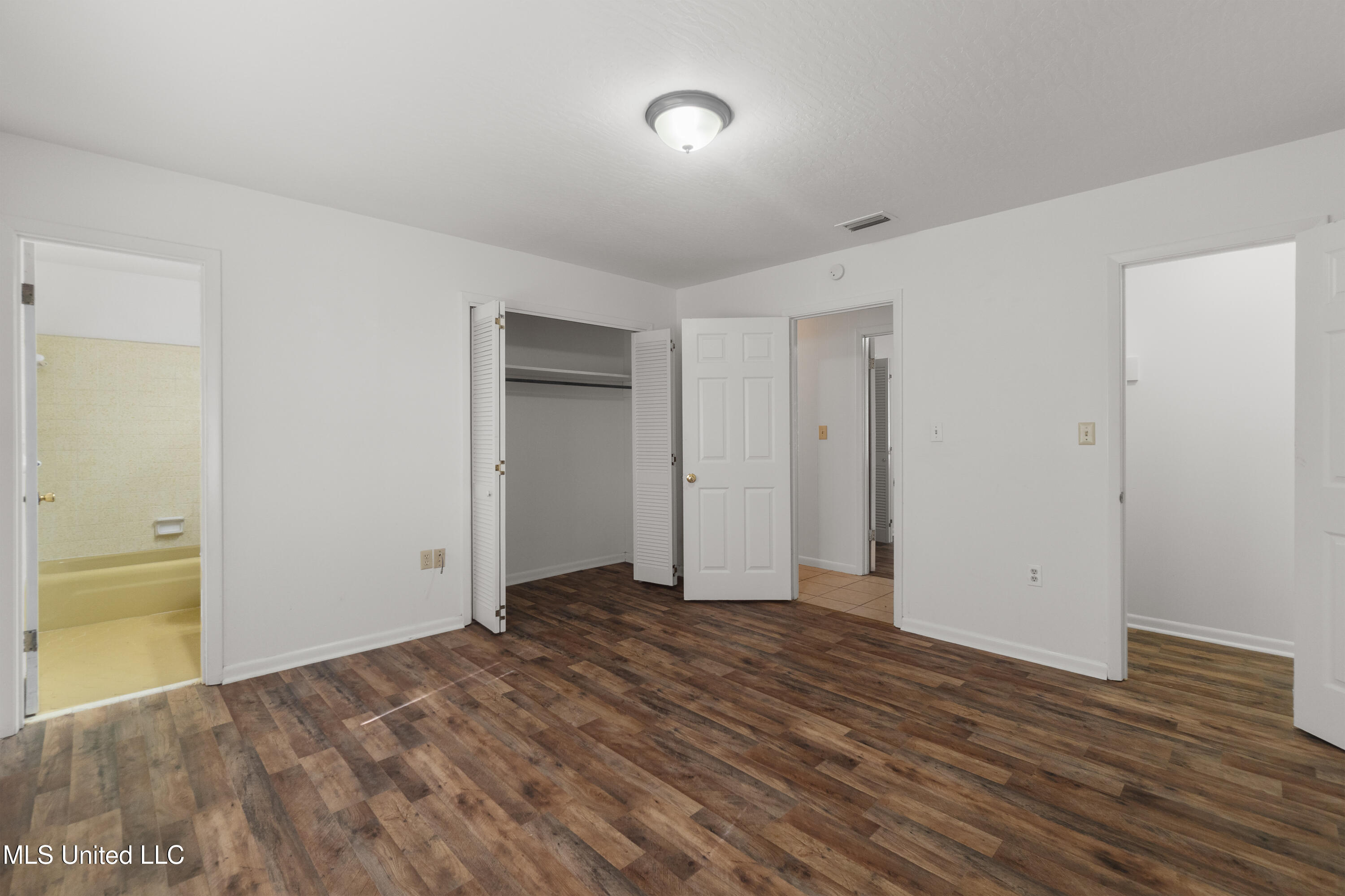 301 W Ray Drive Property Photo 13
