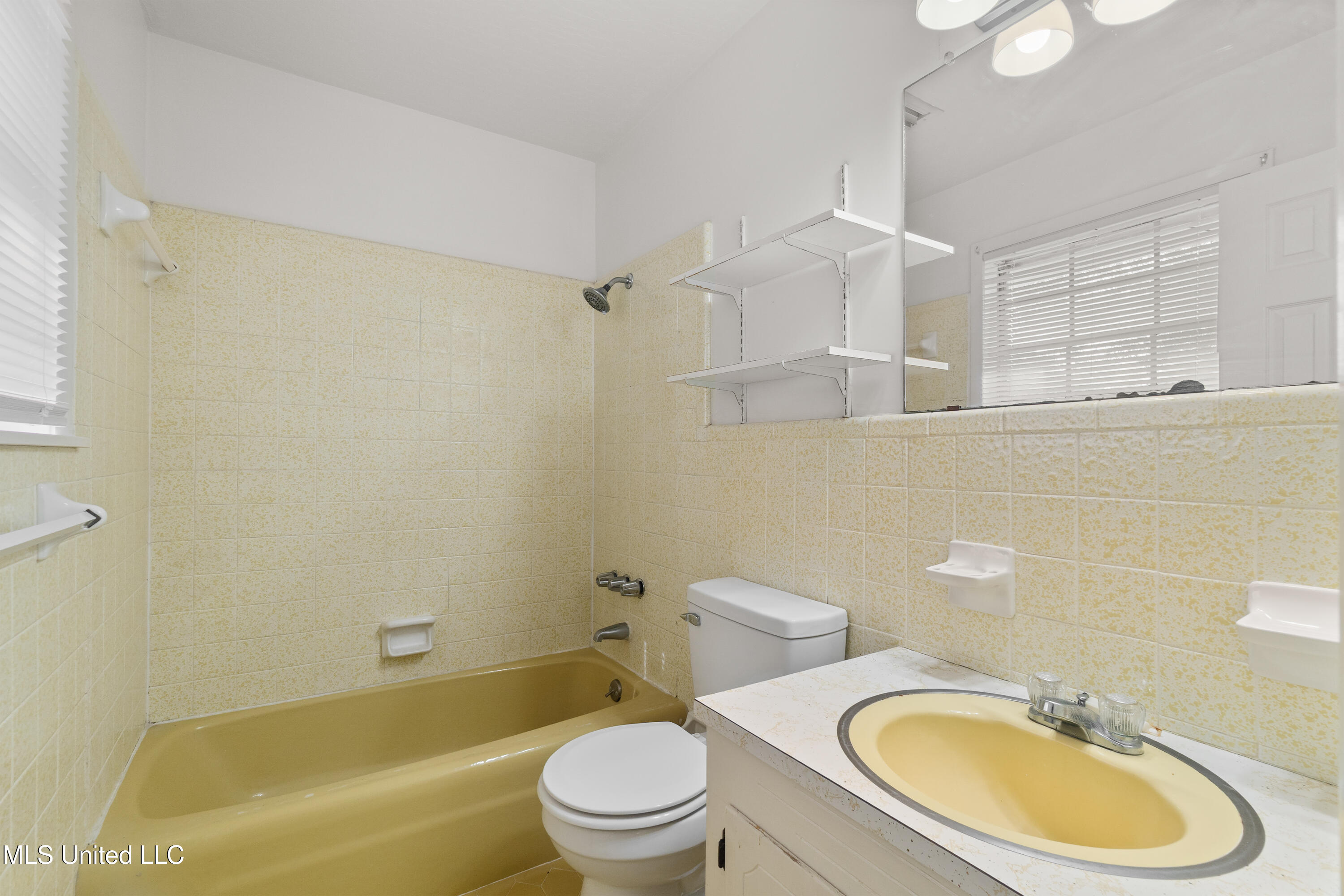 301 W Ray Drive Property Photo 15