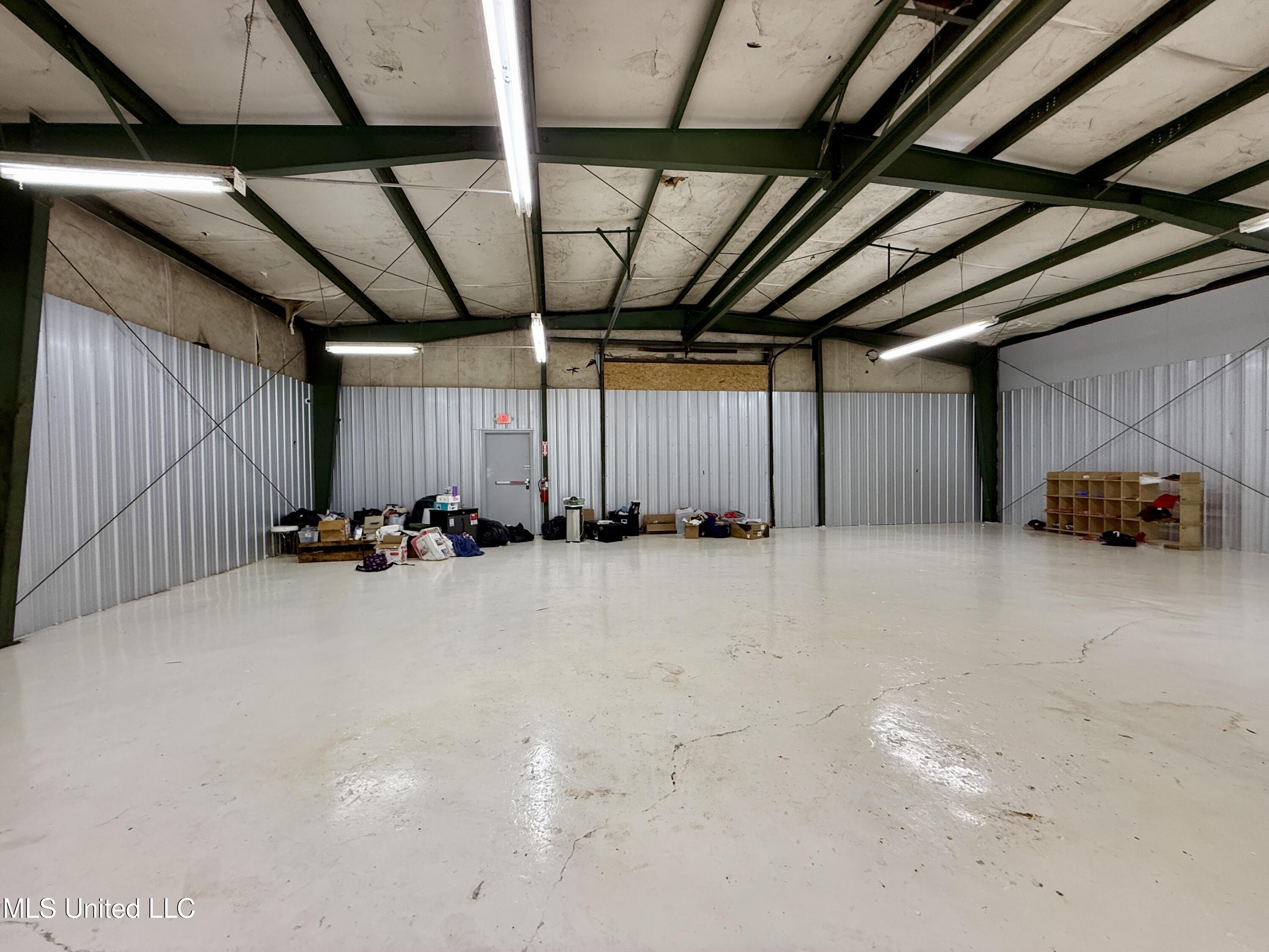 2031-2033 Ellisville Boulevard Property Photo 15