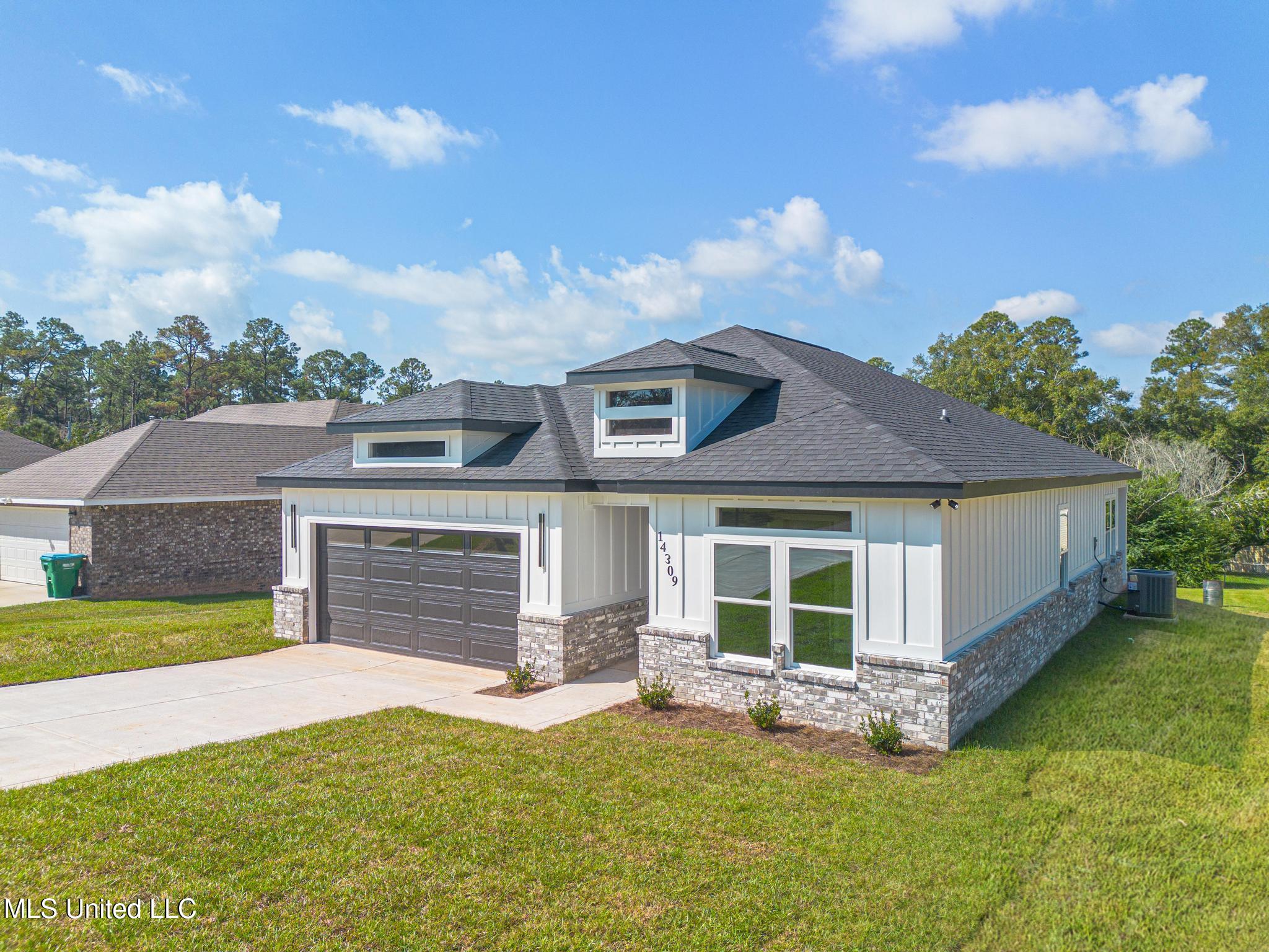 14309 4th Avenue Property Photo 1