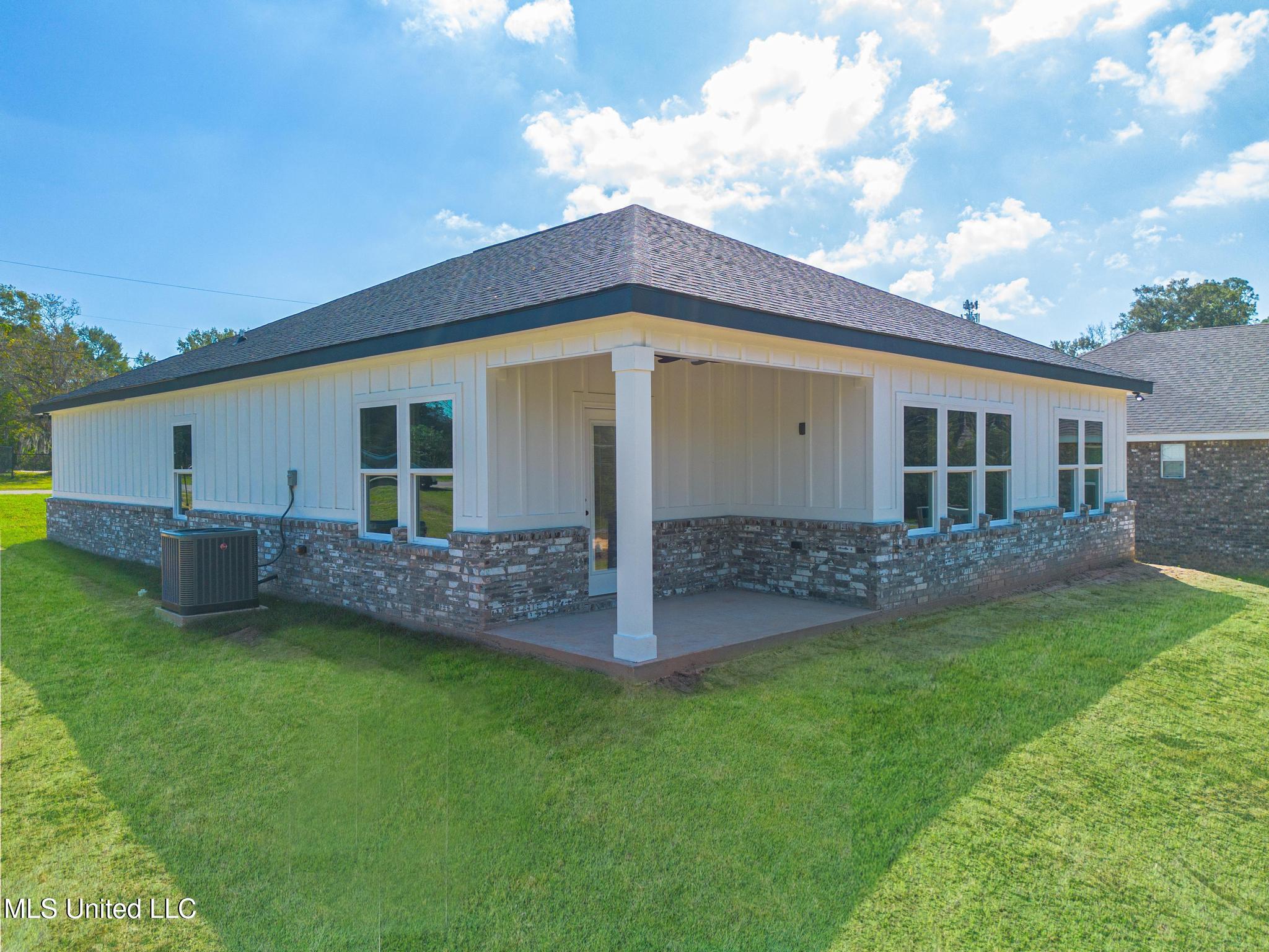 14309 4th Avenue Property Photo 4