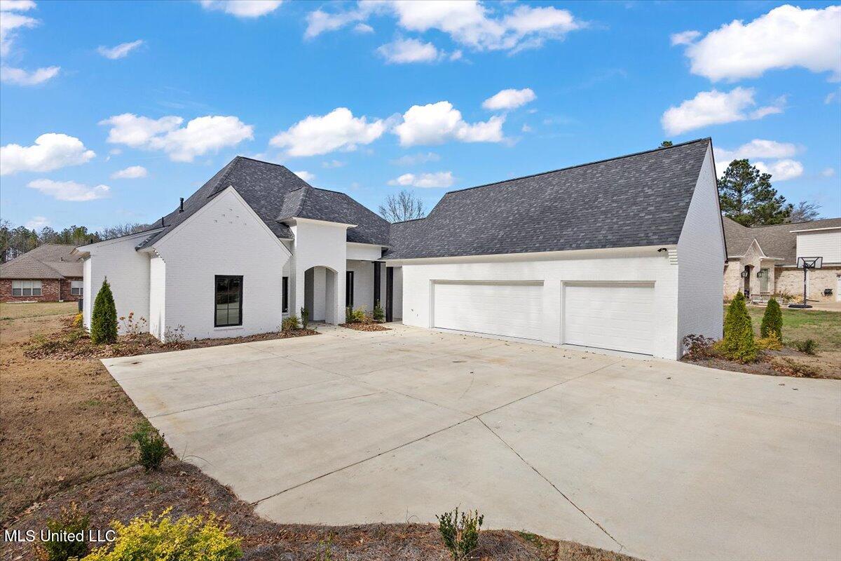 111 Grand Oak Boulevard Property Photo 3