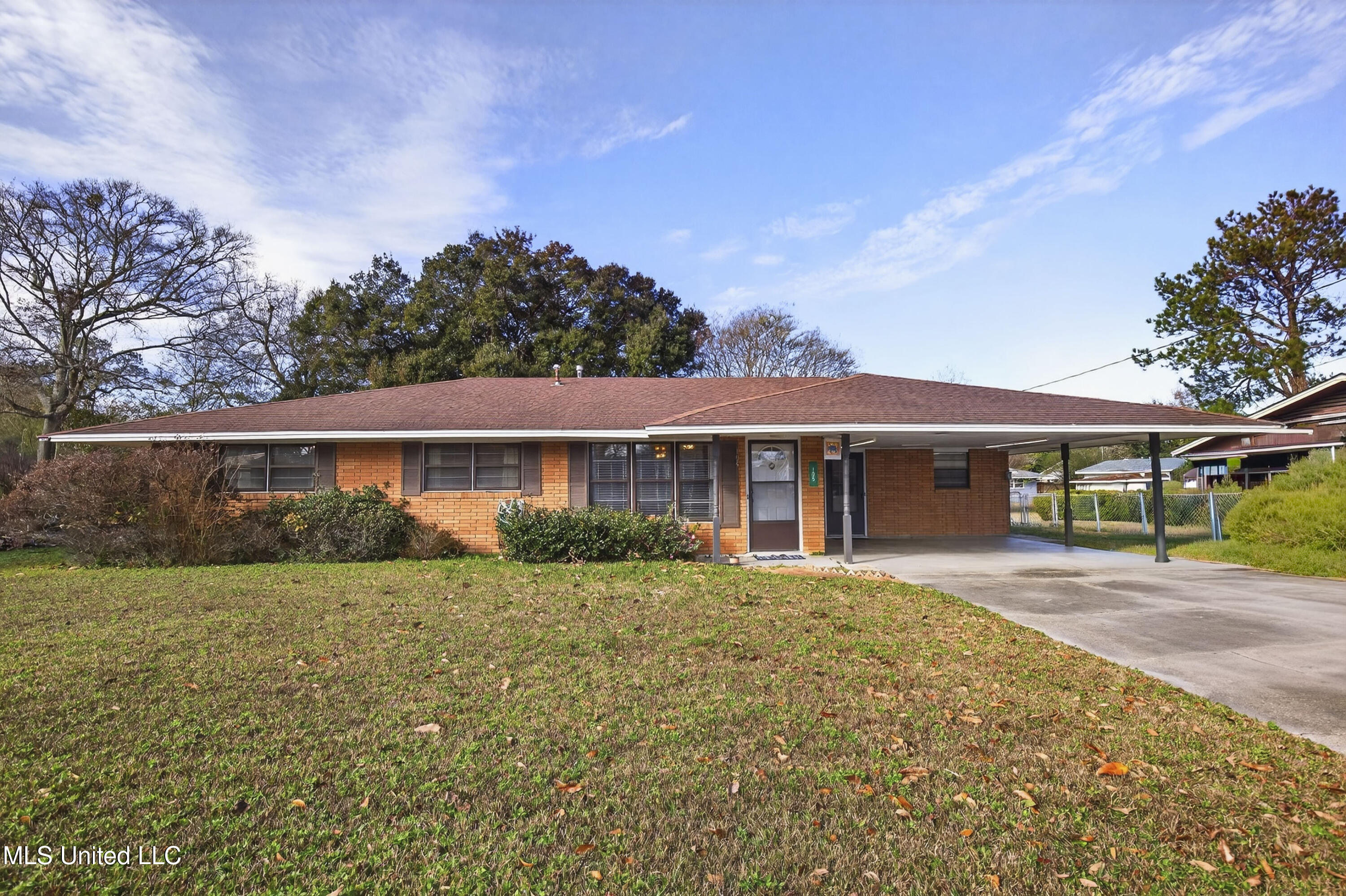 105 Suffolk Drive Property Photo 1