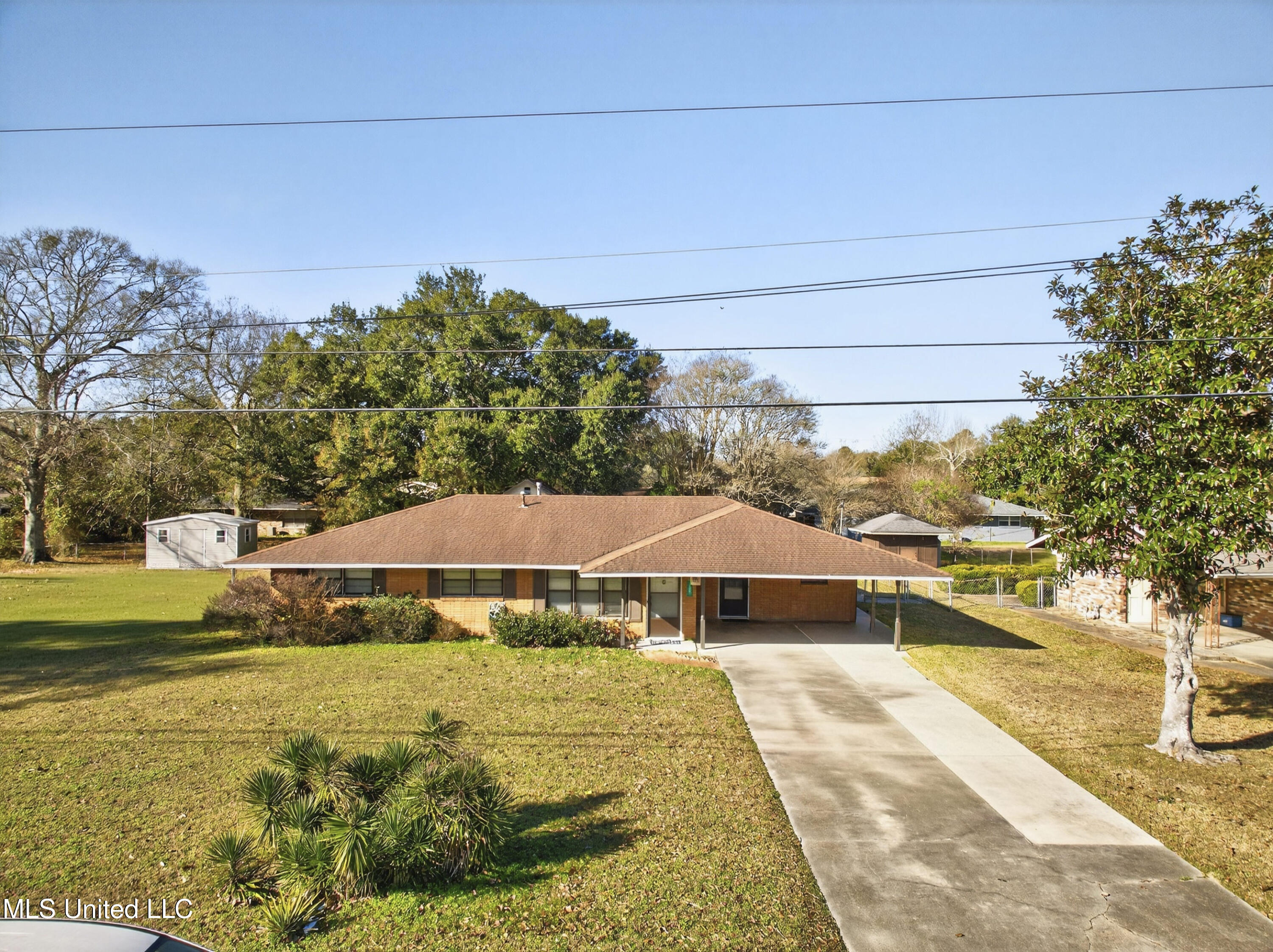 105 Suffolk Drive Property Photo 3