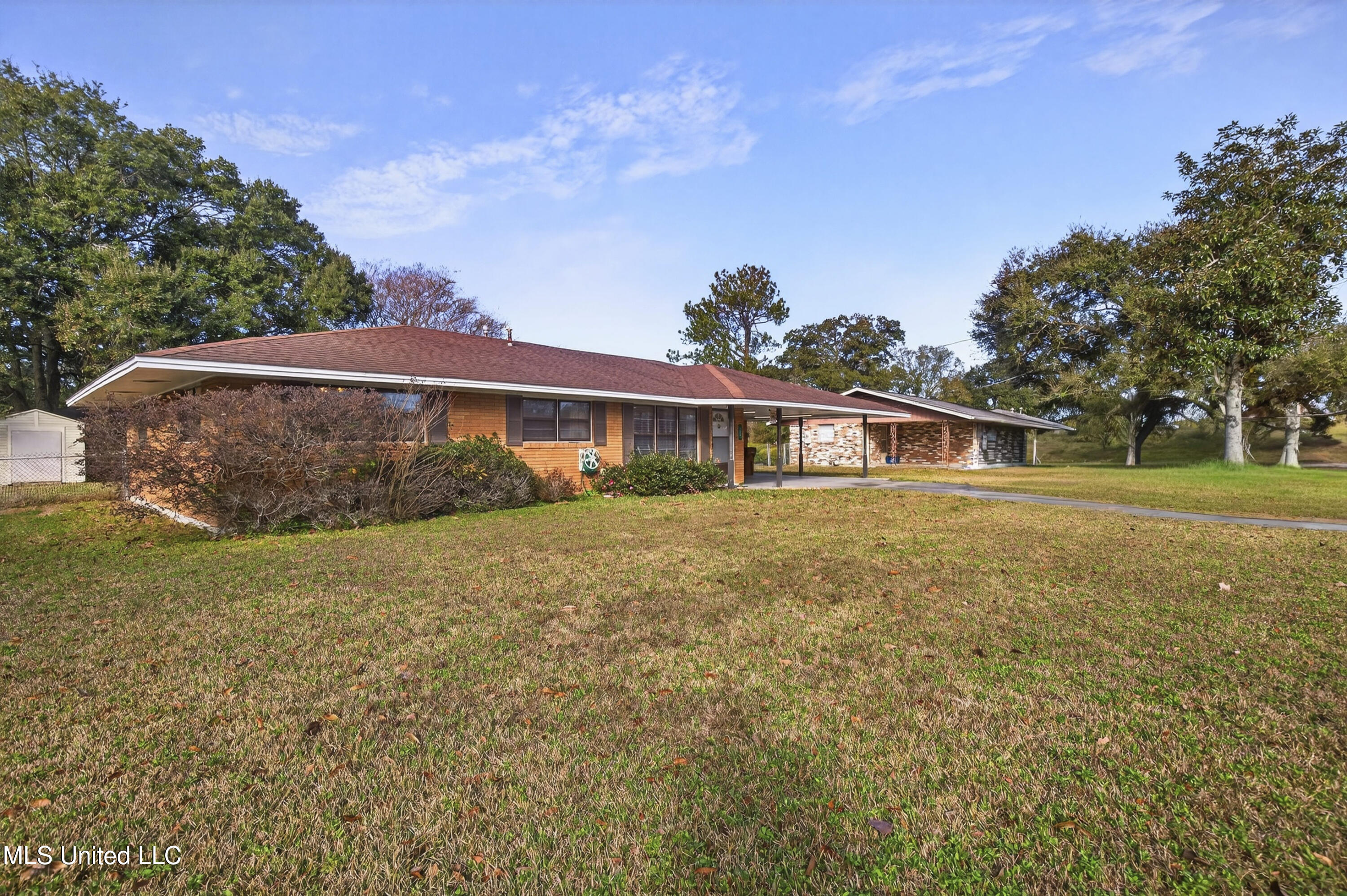105 Suffolk Drive Property Photo 4