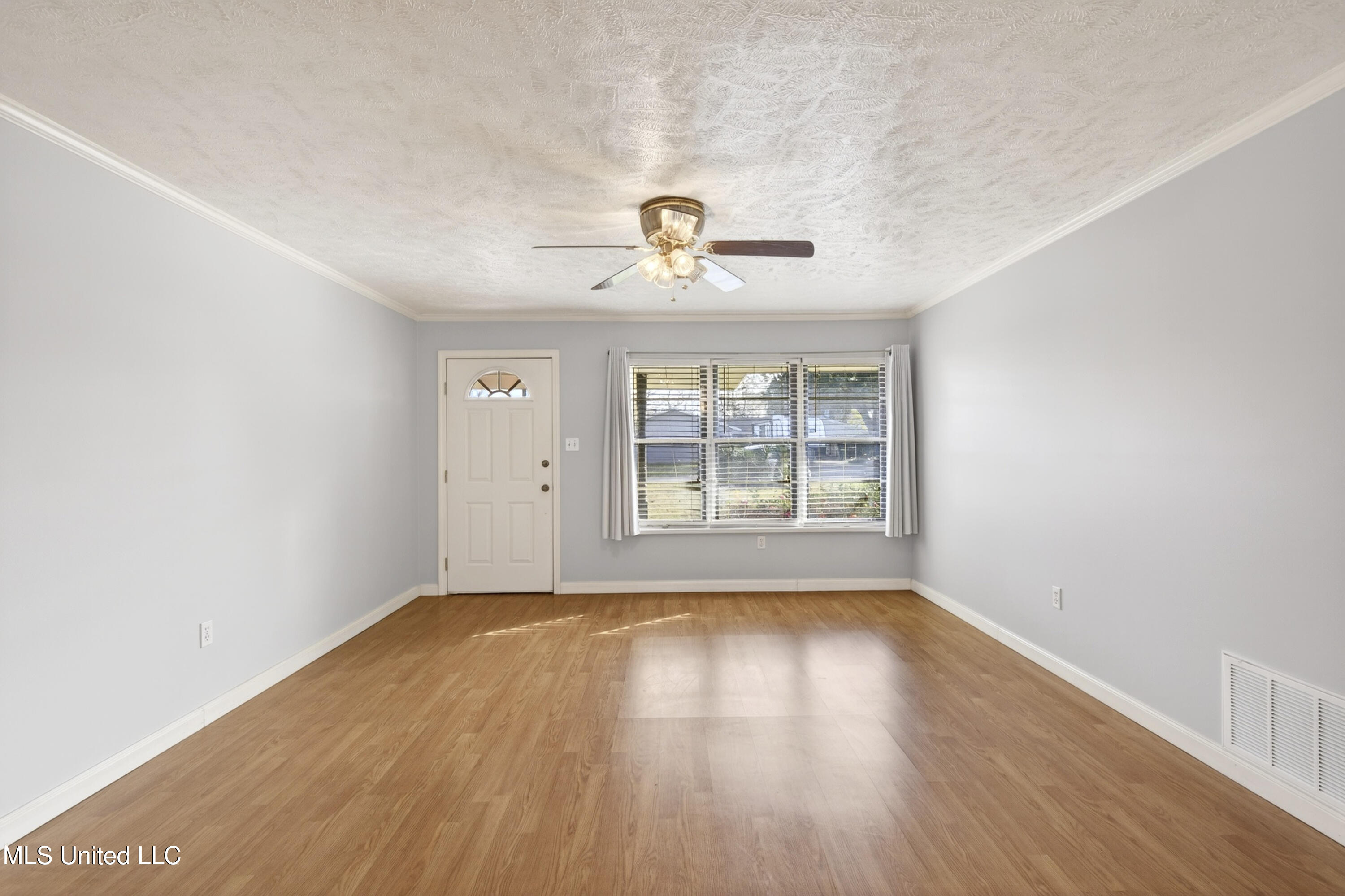 105 Suffolk Drive Property Photo 6