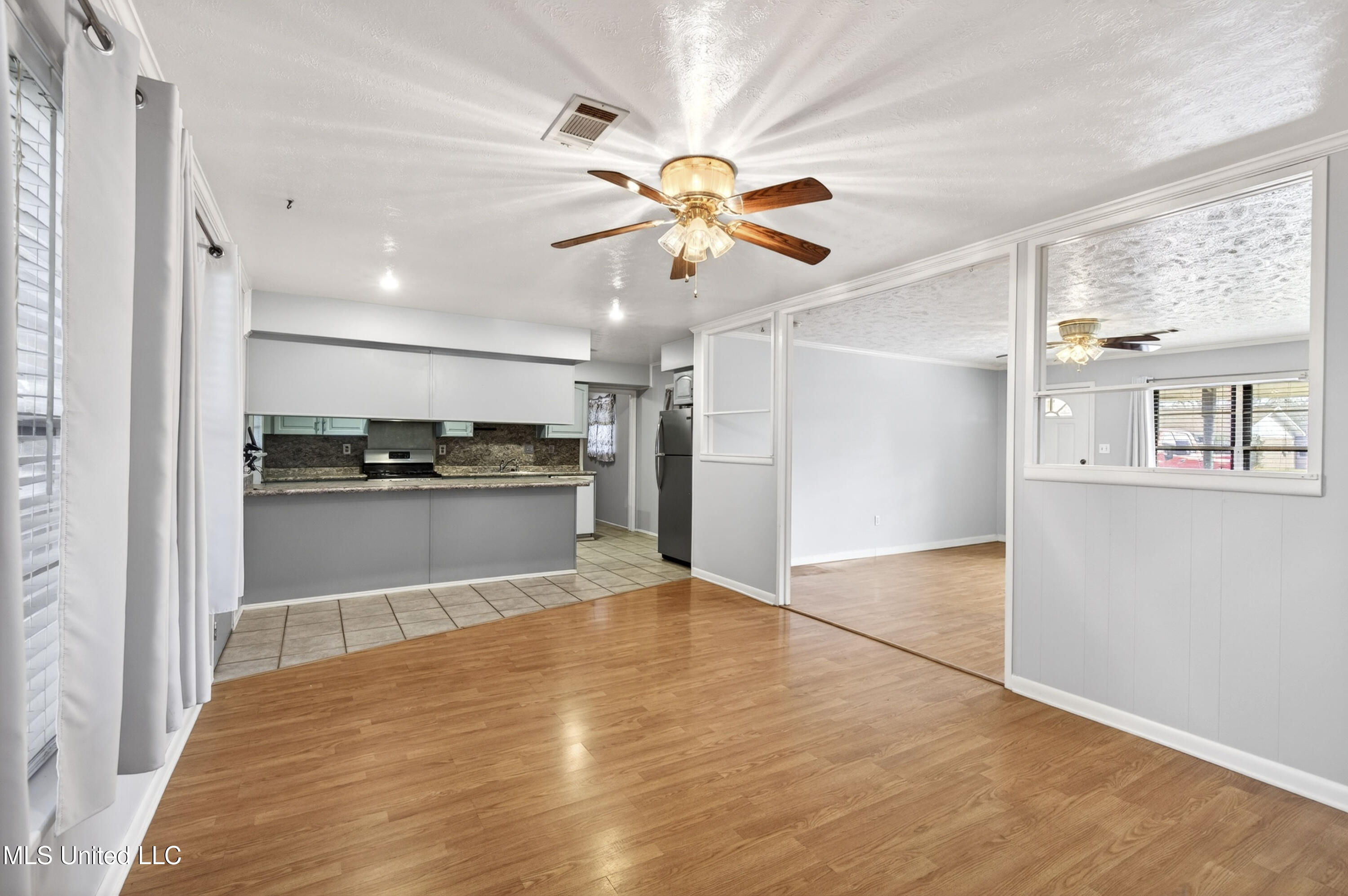 105 Suffolk Drive Property Photo 9