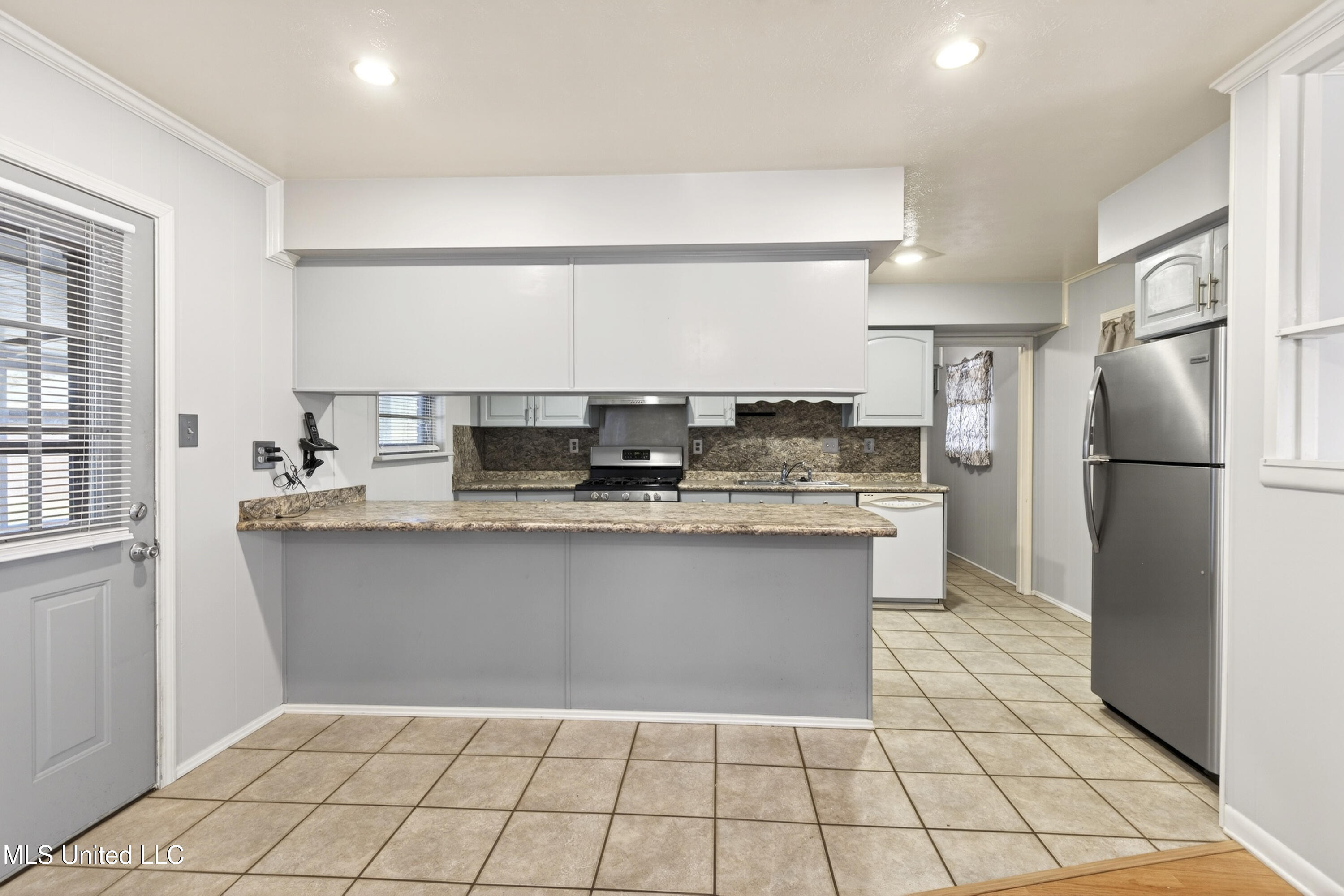 105 Suffolk Drive Property Photo 10