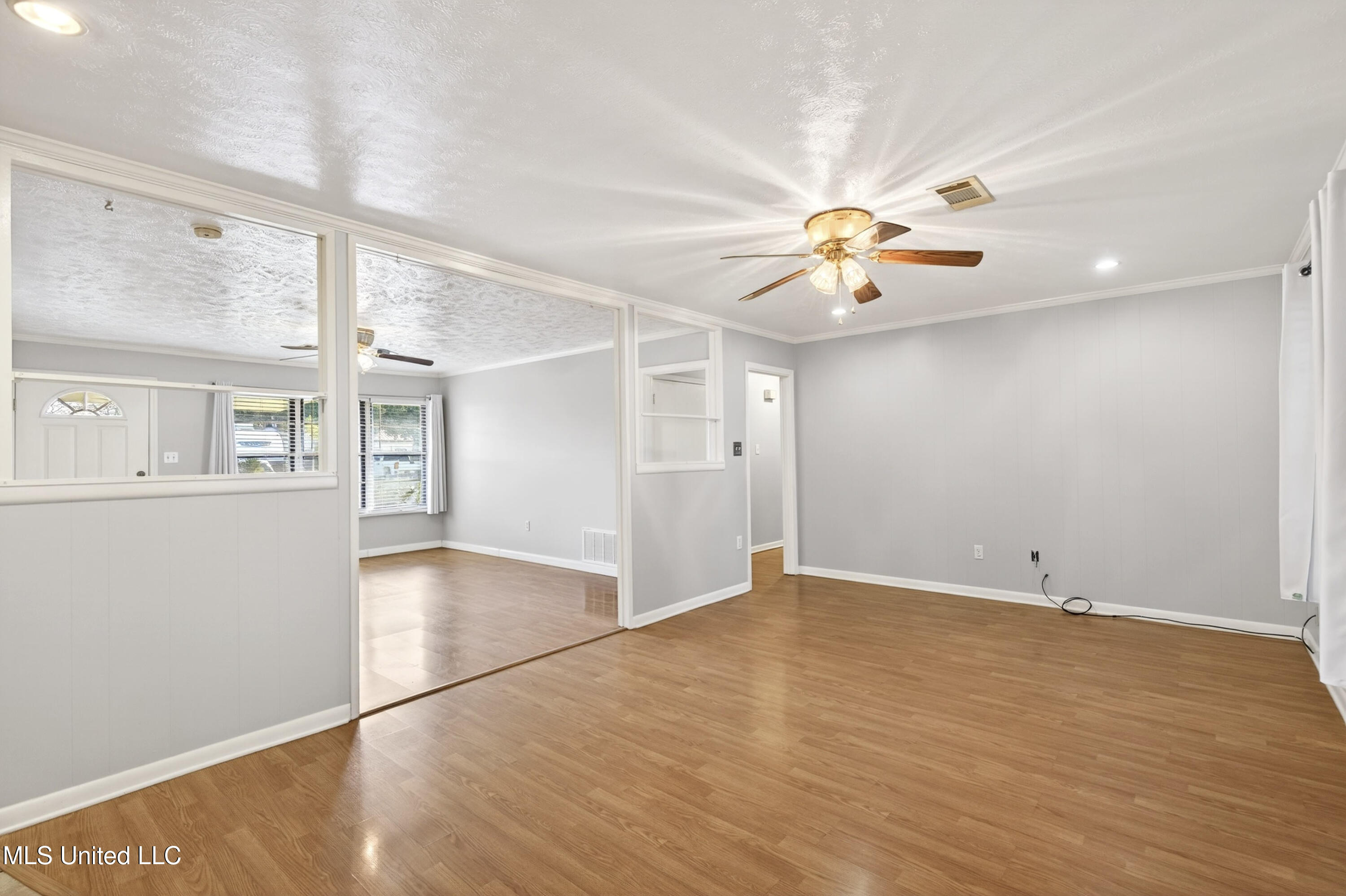 105 Suffolk Drive Property Photo 11