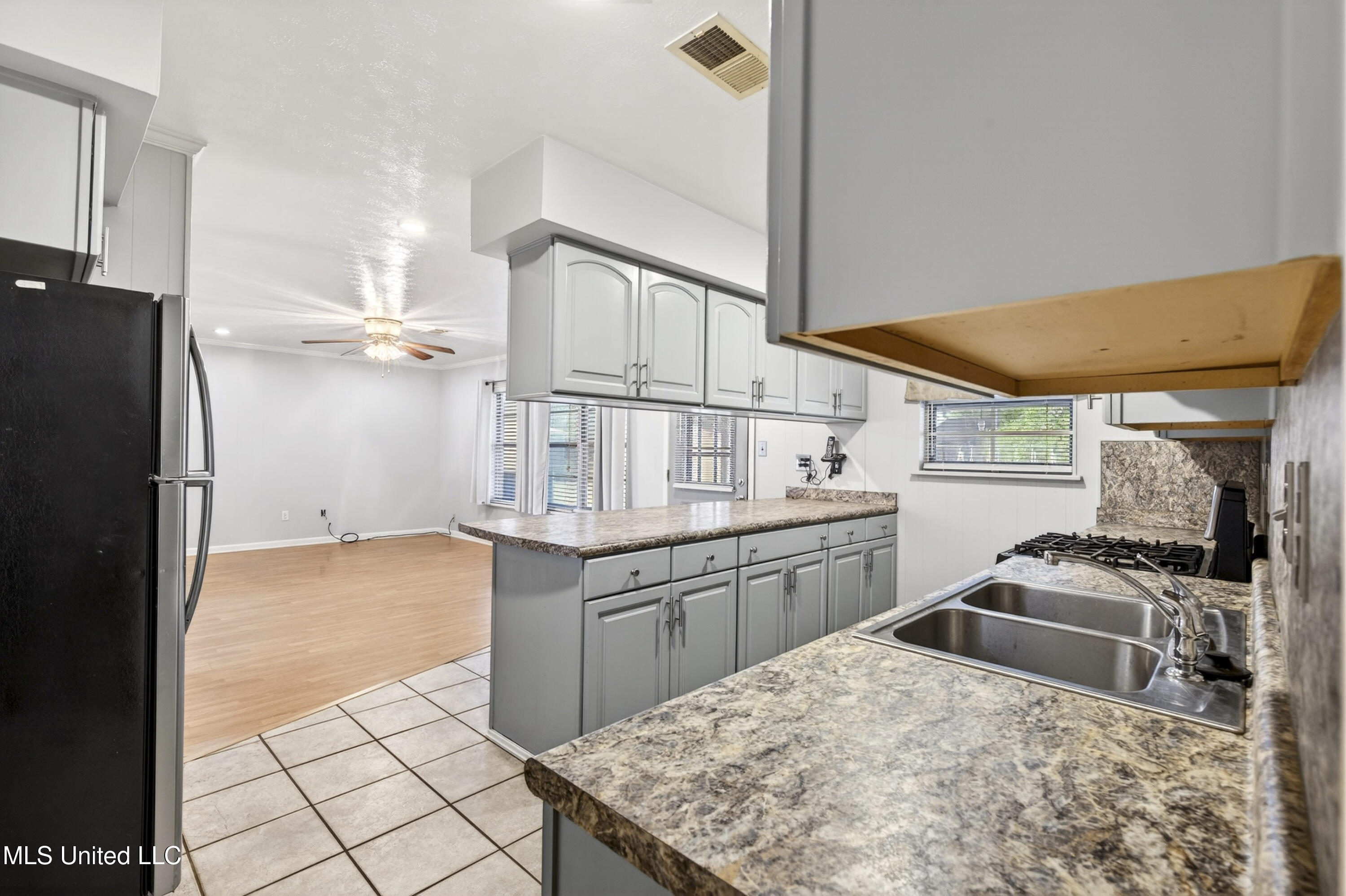 105 Suffolk Drive Property Photo 15
