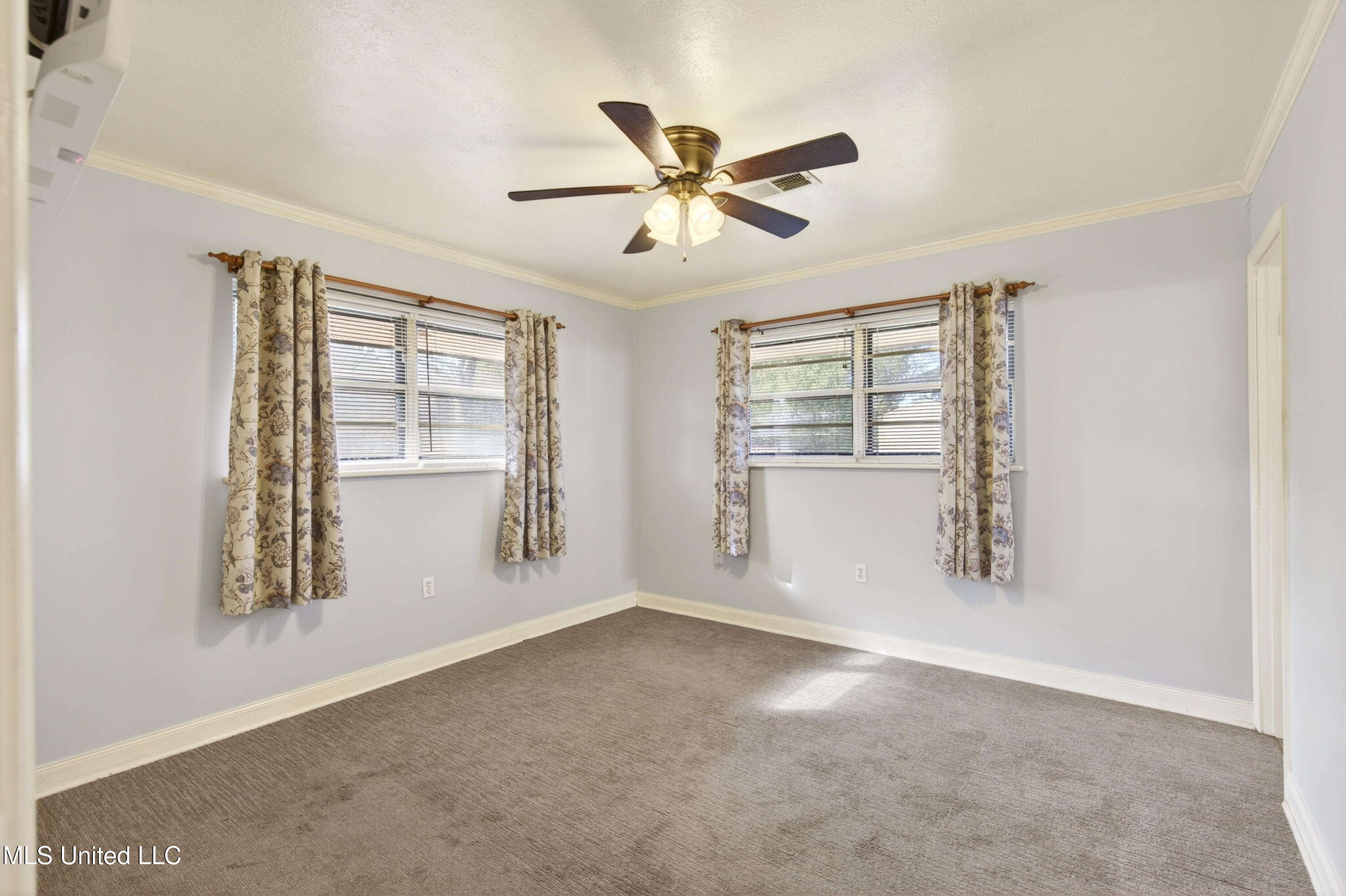 105 Suffolk Drive Property Photo 16