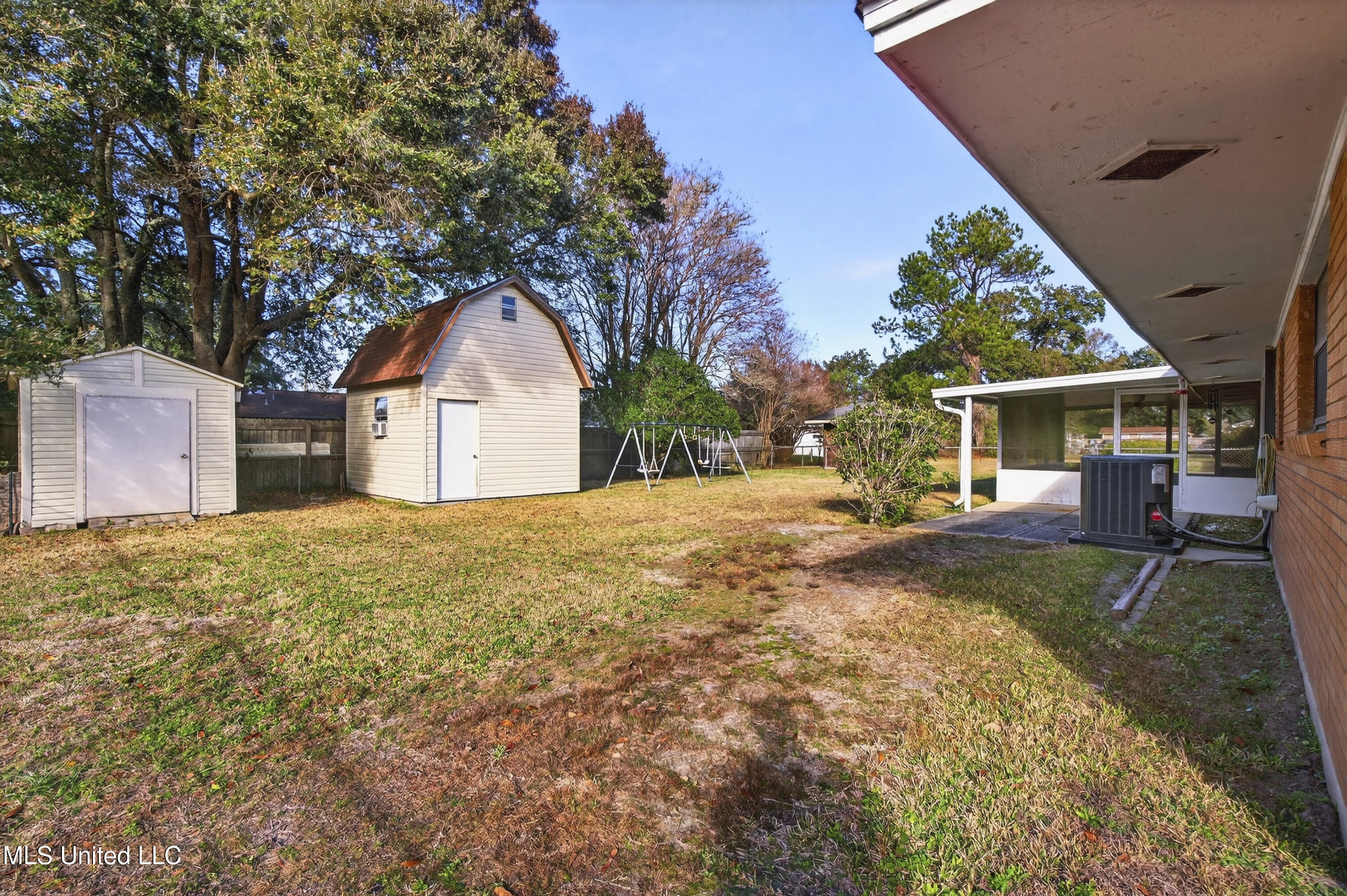 105 Suffolk Drive Property Photo 33