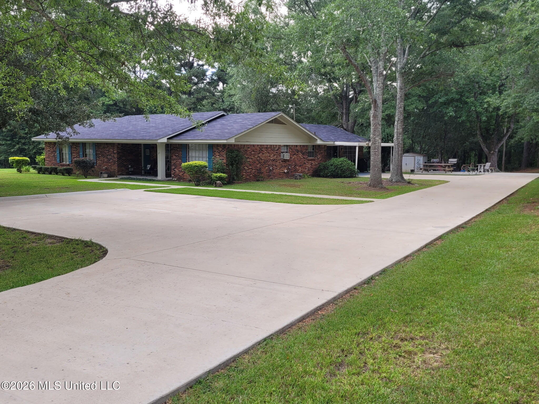 211 Highway 487 Property Photo 4