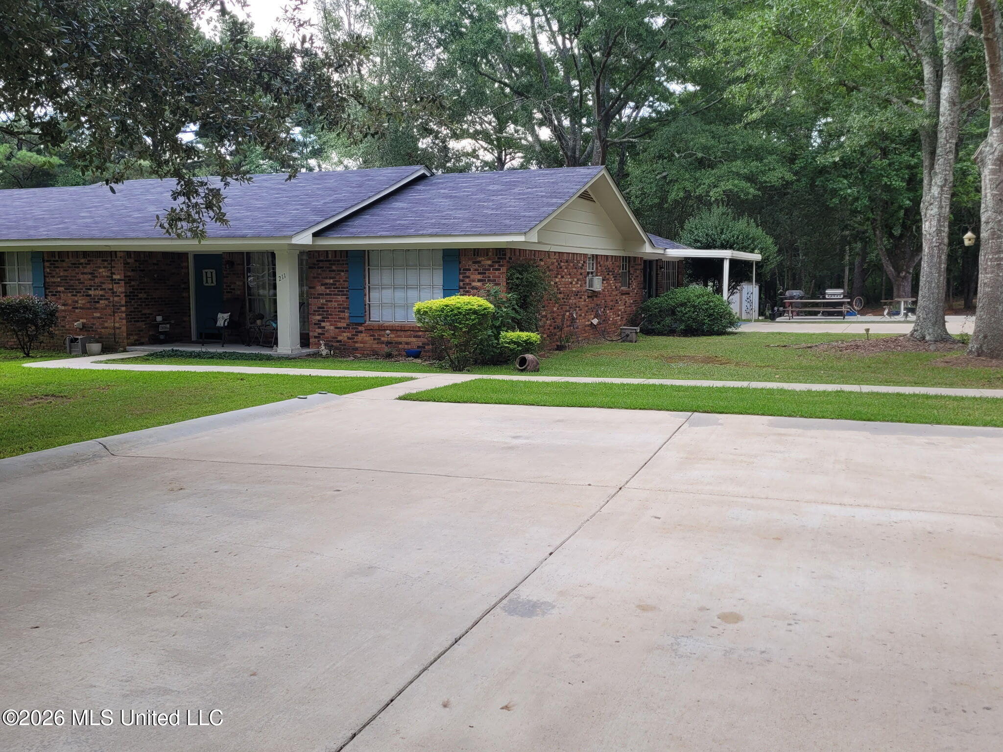 211 Highway 487 Property Photo 6
