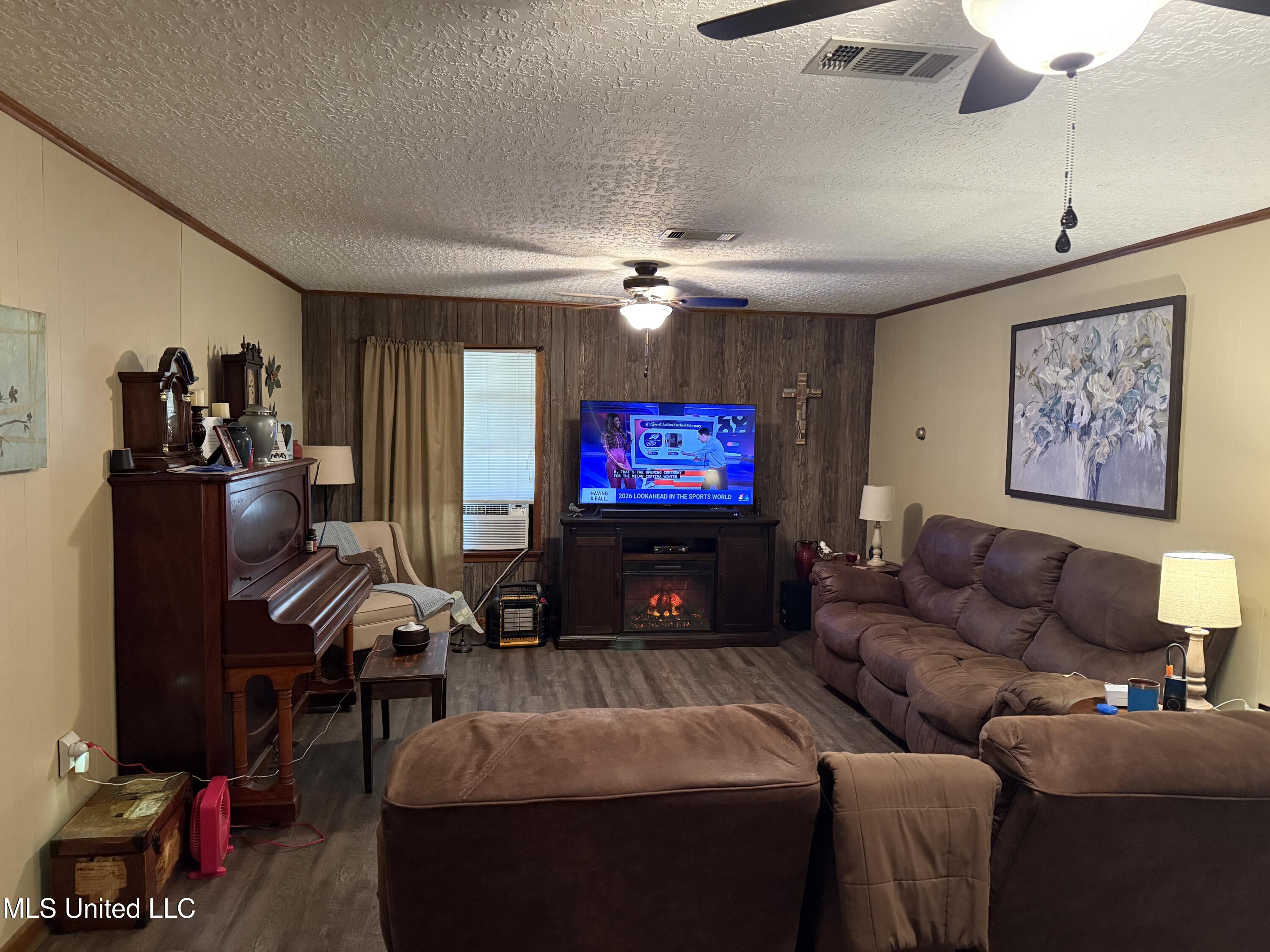 211 Highway 487 Property Photo 8