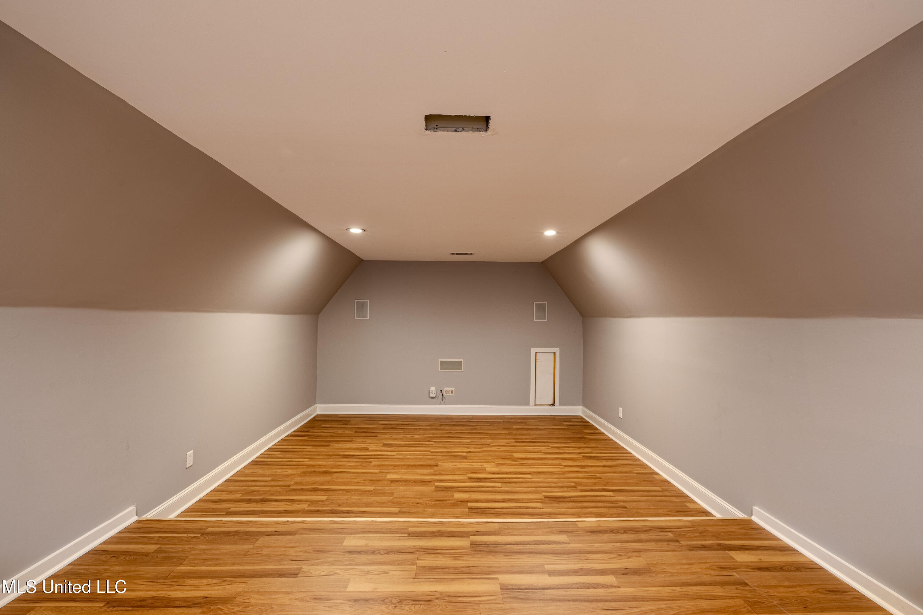 6394 Cody Cove Property Photo 27
