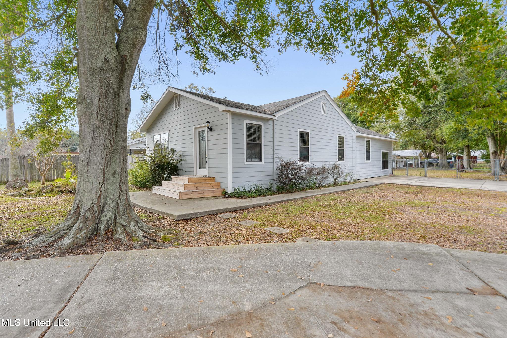1705 14th Street Property Photo 2