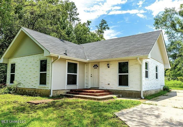 6535 Lakeshore Road Property Photo 1