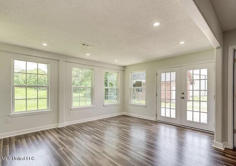 6535 Lakeshore Road Property Photo 3