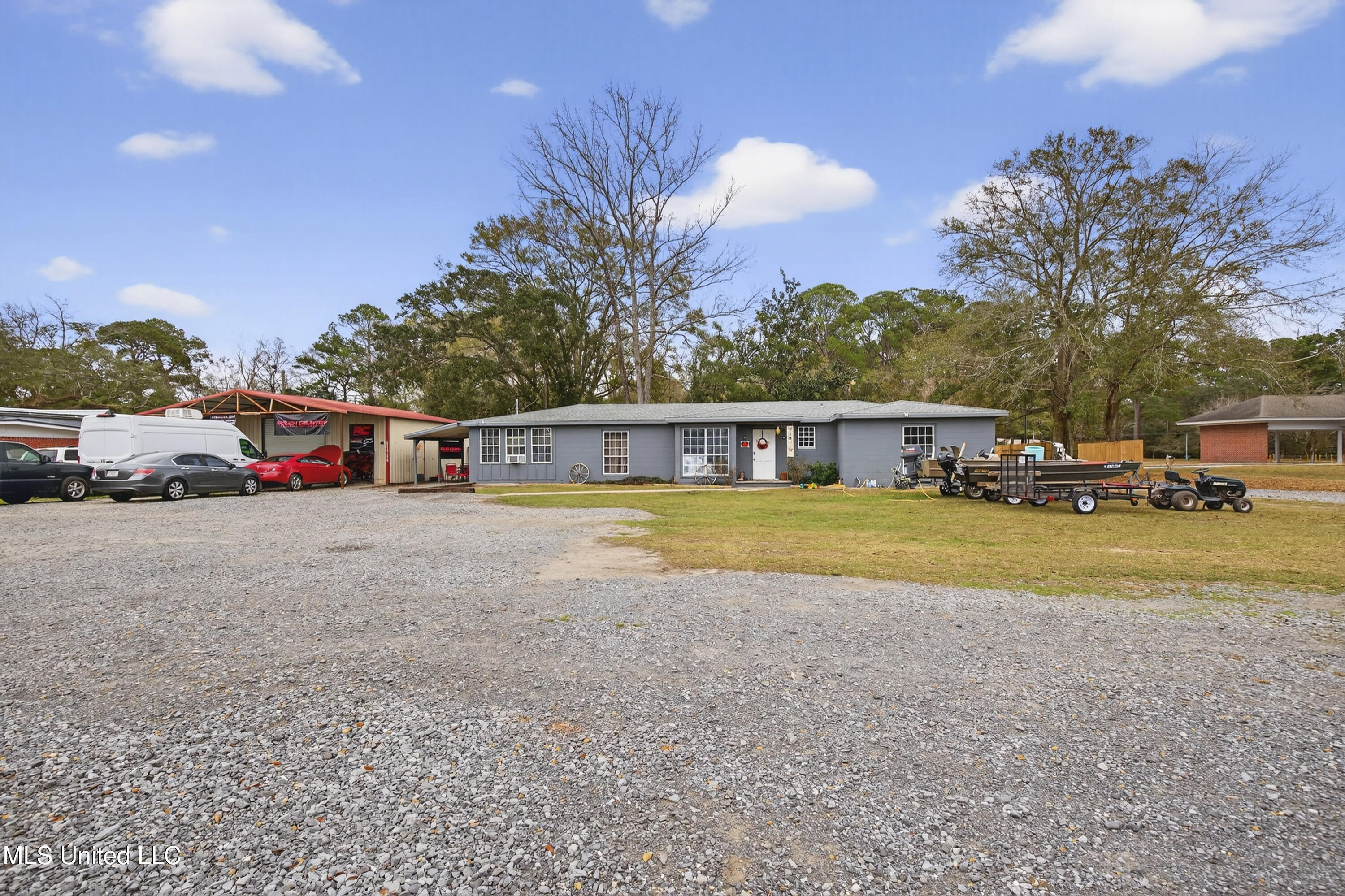 7621 Elder Ferry Road Property Photo 1