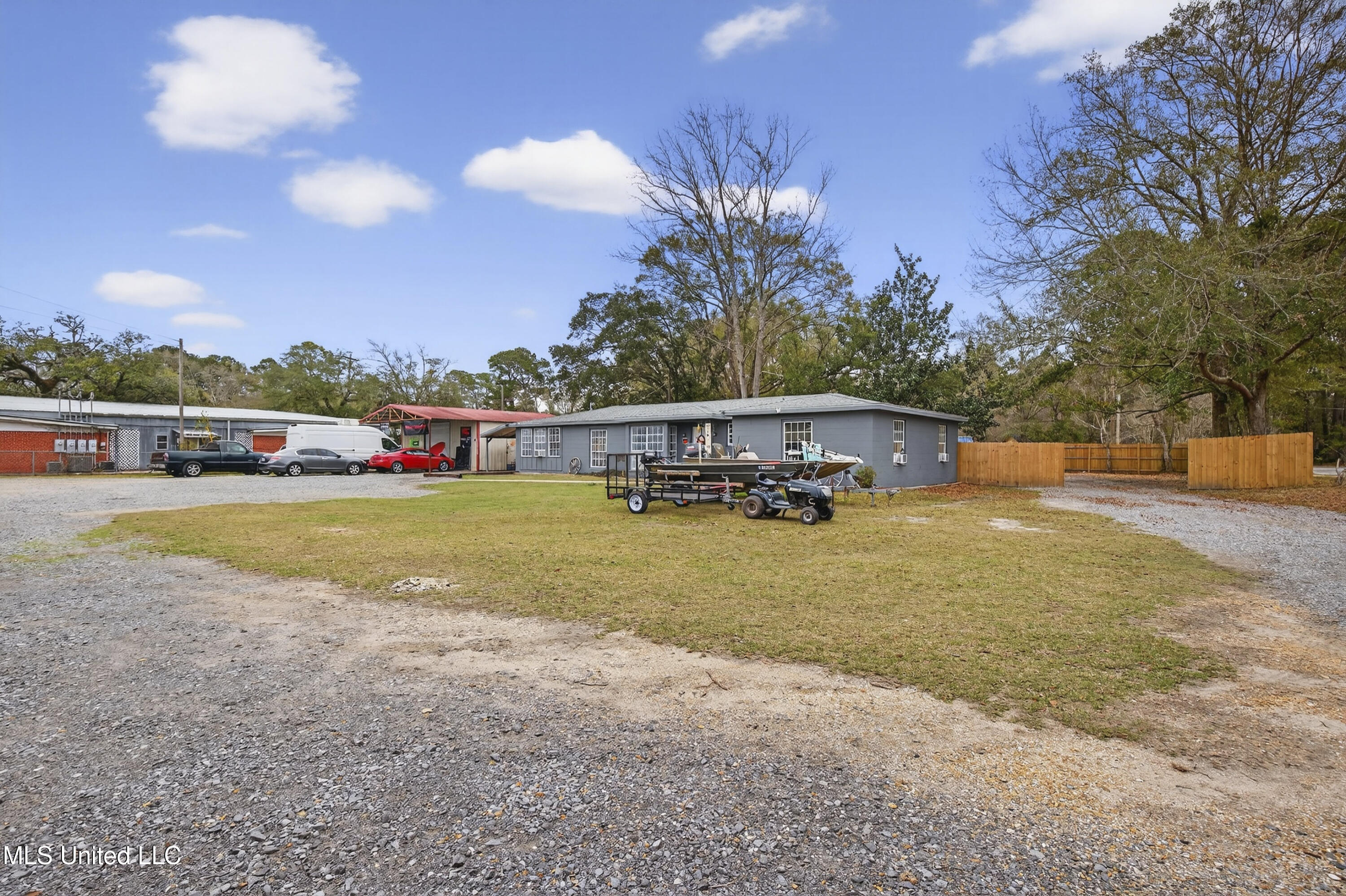 7621 Elder Ferry Road Property Photo 4
