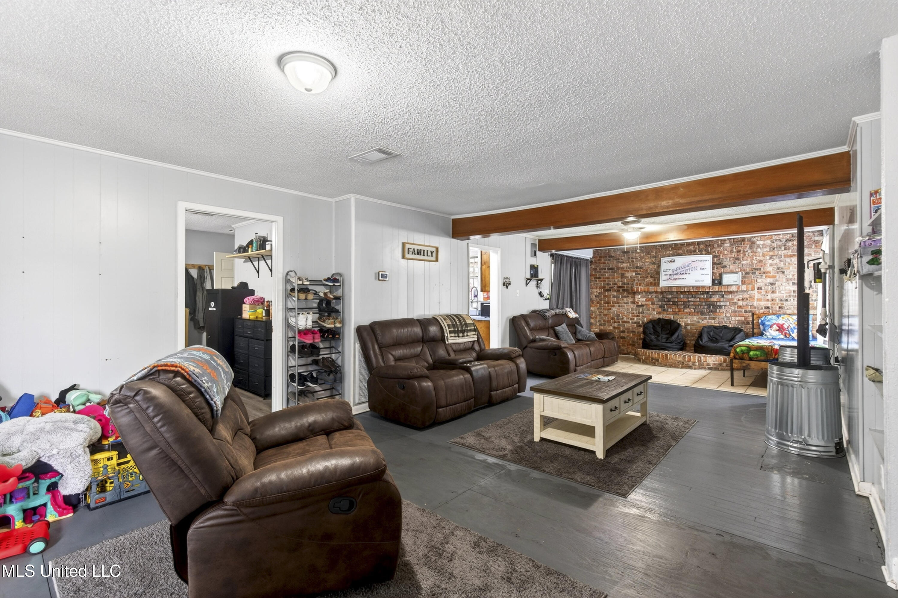 7621 Elder Ferry Road Property Photo 5